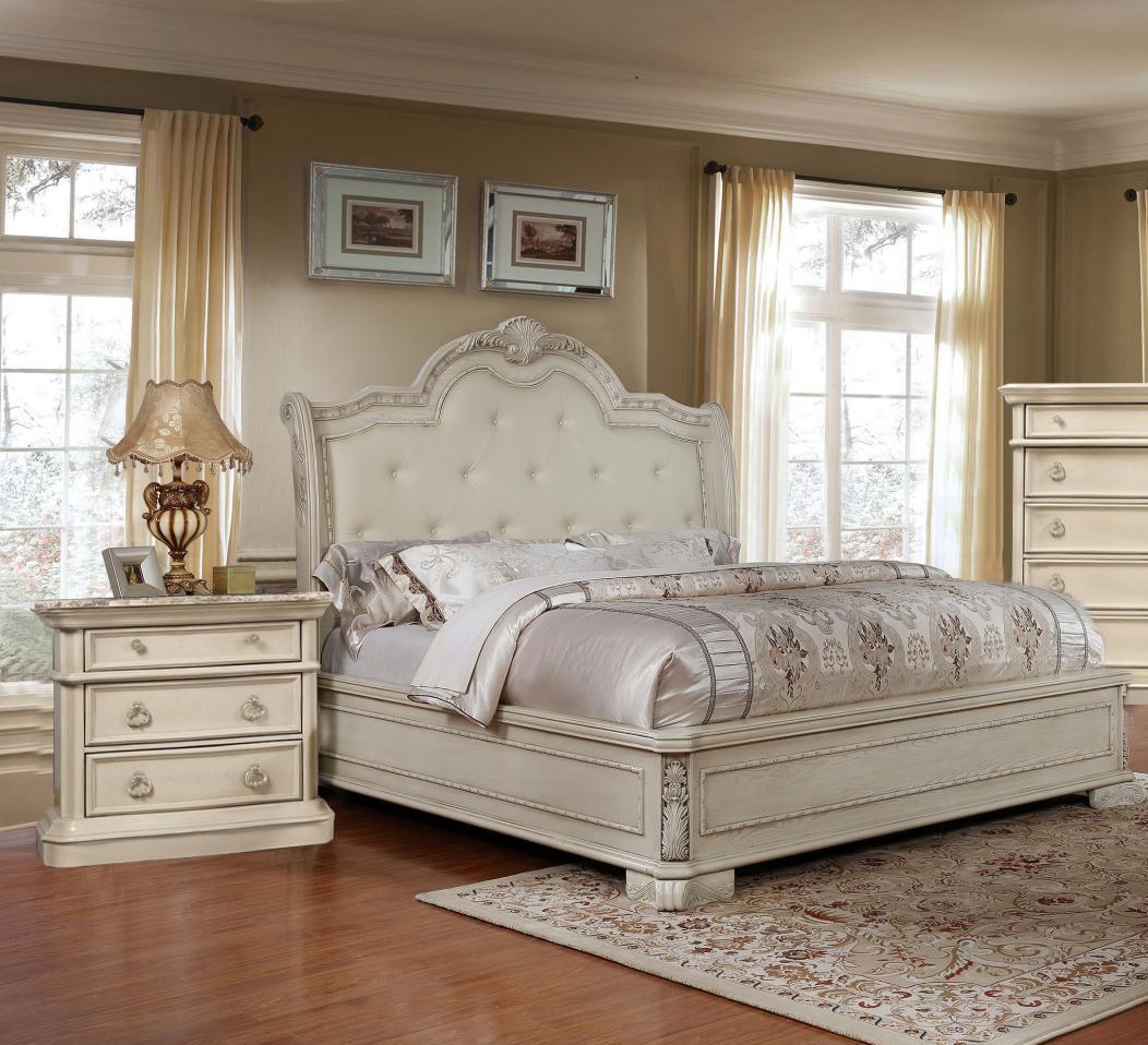 

    
Antique White Tufted Queen Size Bedroom Set 6Pcs Traditional McFerran B1000
