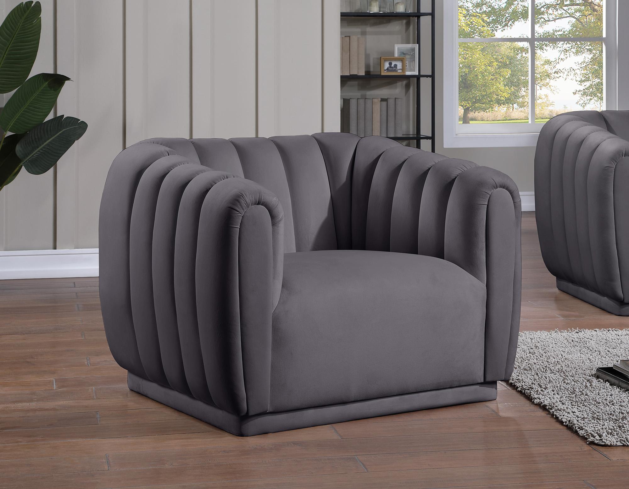 

    
674Grey-S-Set-3 Meridian Furniture Sofa Set
