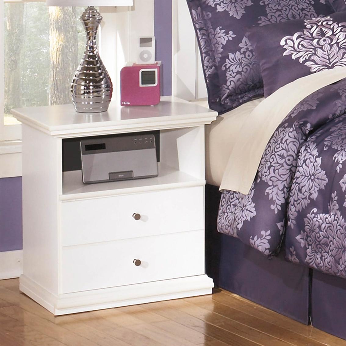 

    
Ashley Bostwick Shoals B139 Queen Size Panel Bedroom Set 3pcs in White
