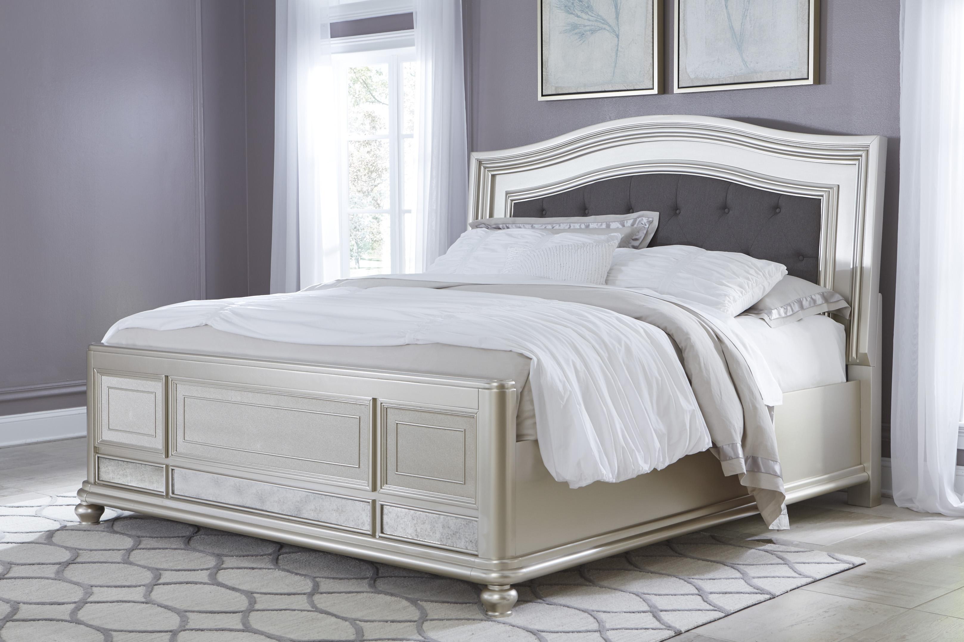 

    
Ashley Coralayne B650 Queen Size Platform Bedroom Set 3pcs in Silver
