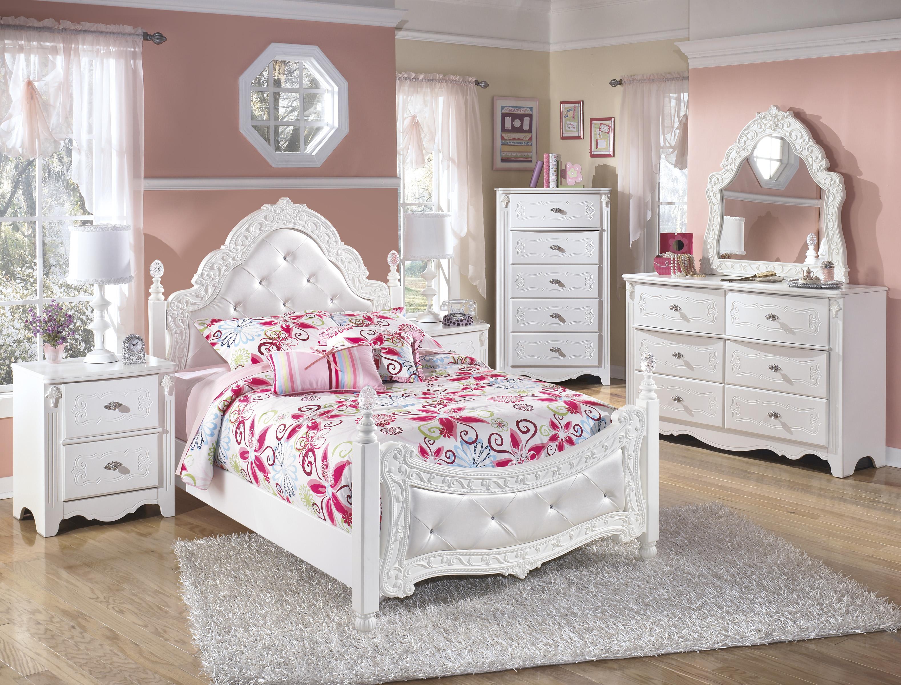 

    
Ashley Exquisite B188Y Full Size Poster Bedroom Set 6pcs in White
