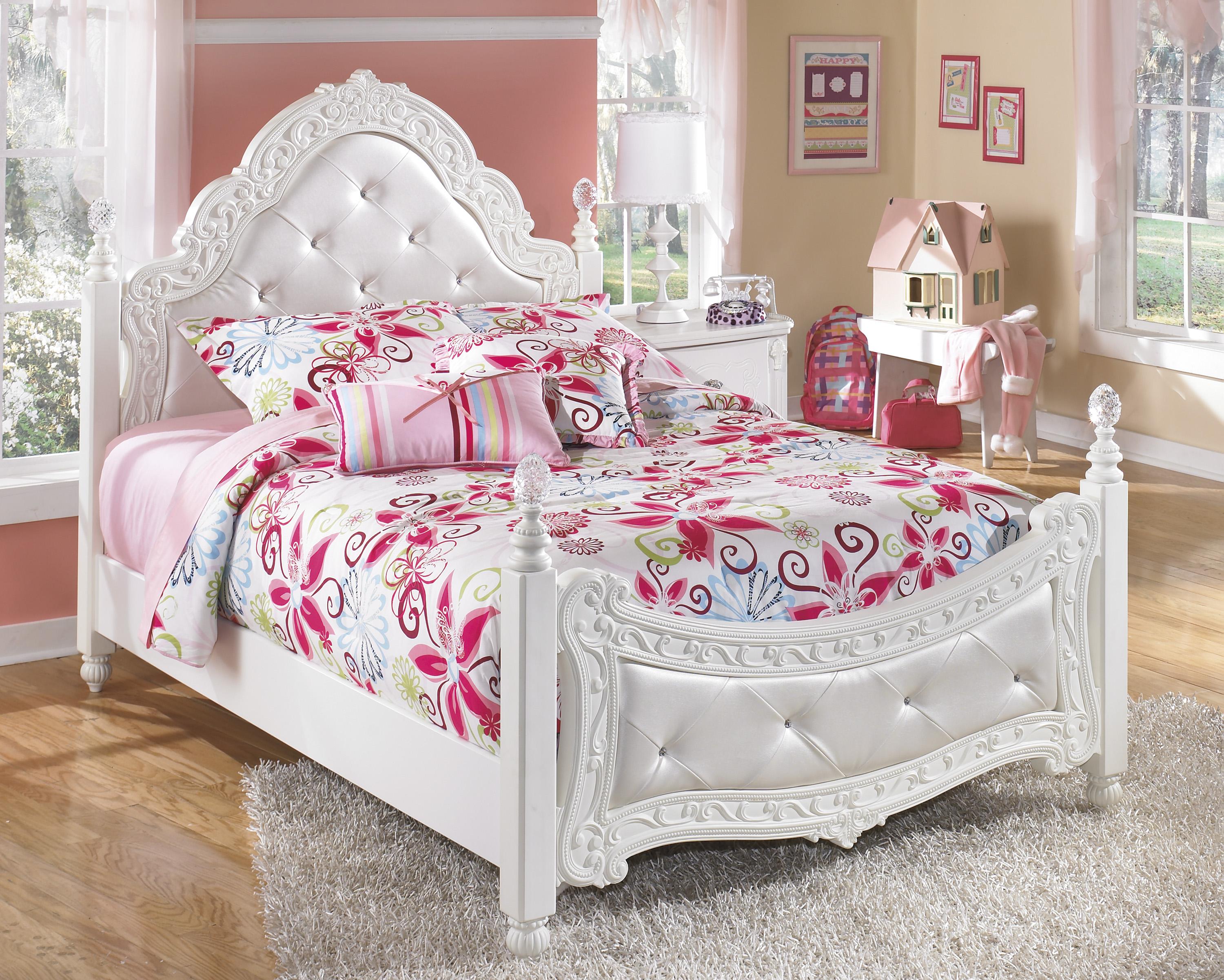 

    
Ashley Exquisite B188Y Full Size Poster Bedroom Set 6pcs in White
