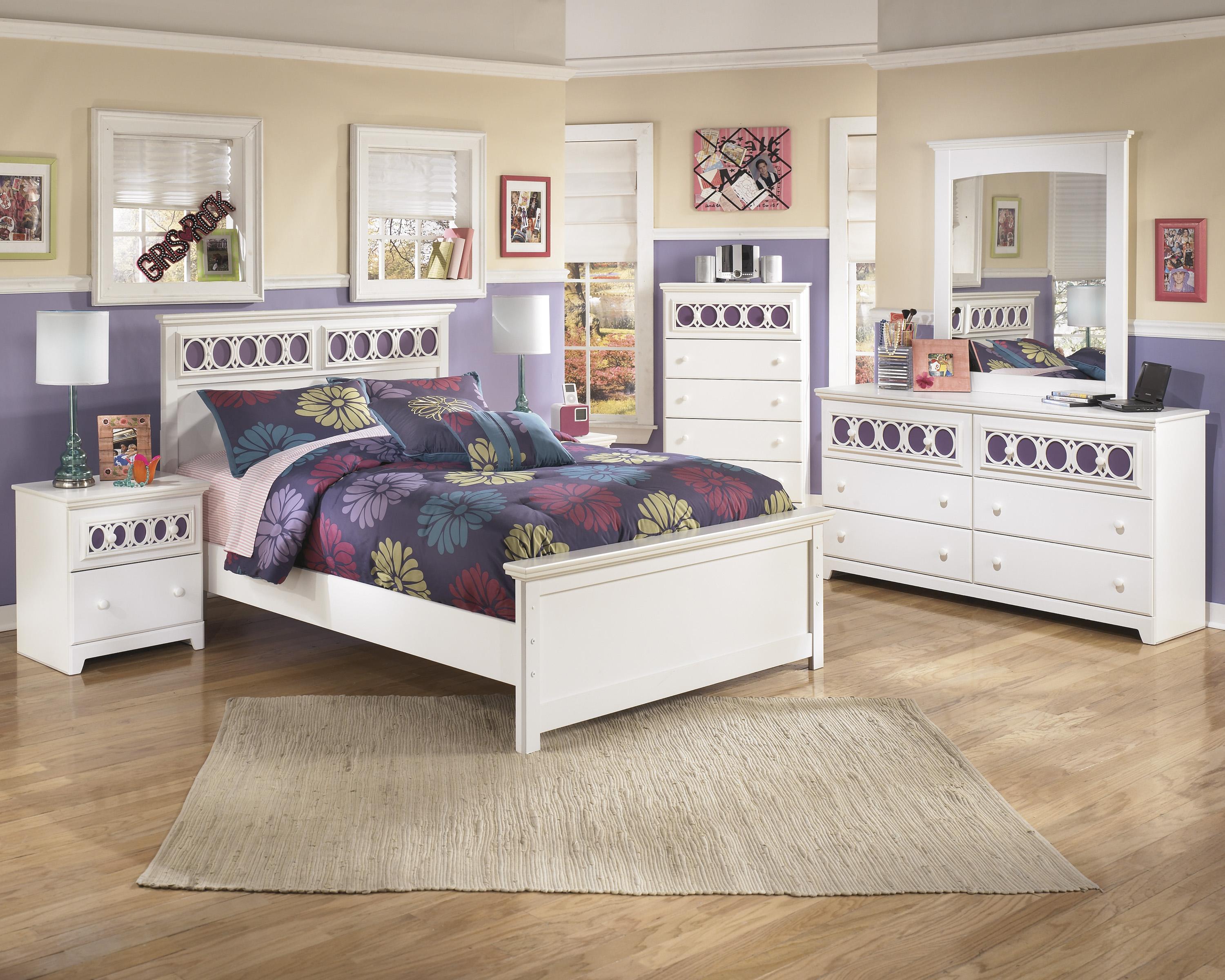 

    
Ashley Zayley B131 Full Size Panel Bedroom Set 6pcs in White
