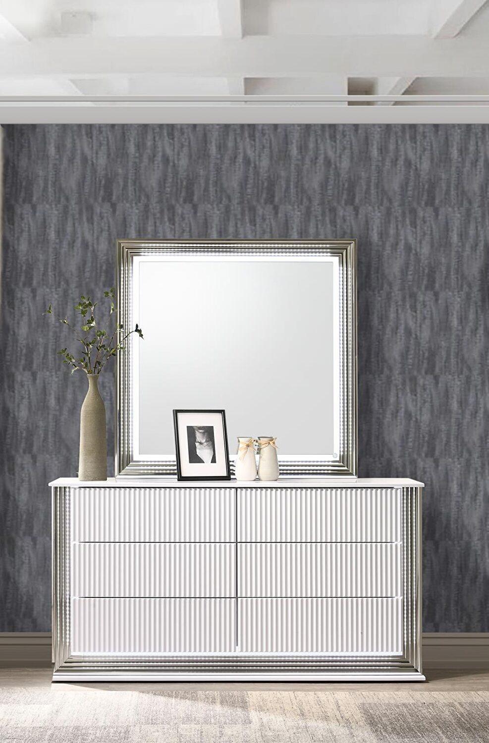 

    
Global Furniture USA ASPEN Dresser With Mirror White ASPEN-WHITE-D W/ LED ASPEN-WHITE-MR W/ LED
