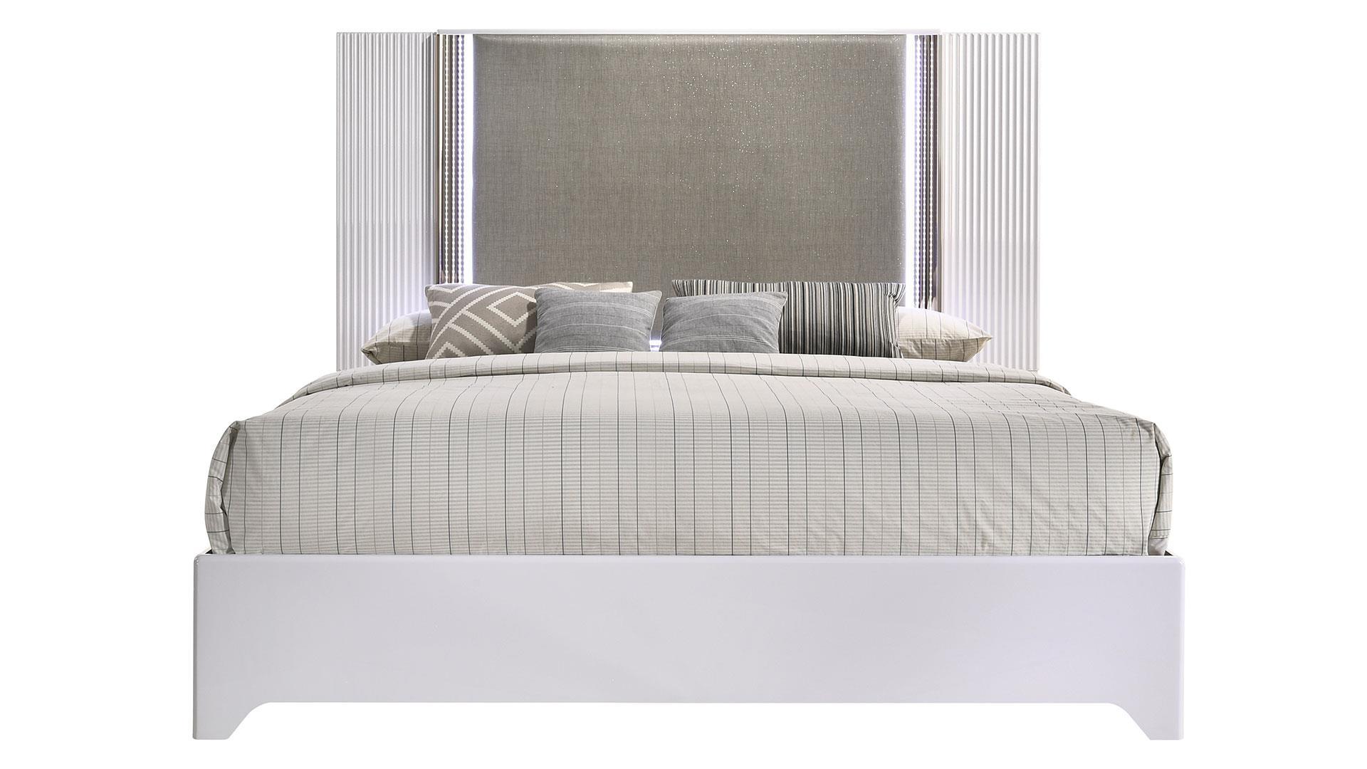 

    
ASPEN  Modern Deco White Finish w/ LED Queen Size Bed Global USA
