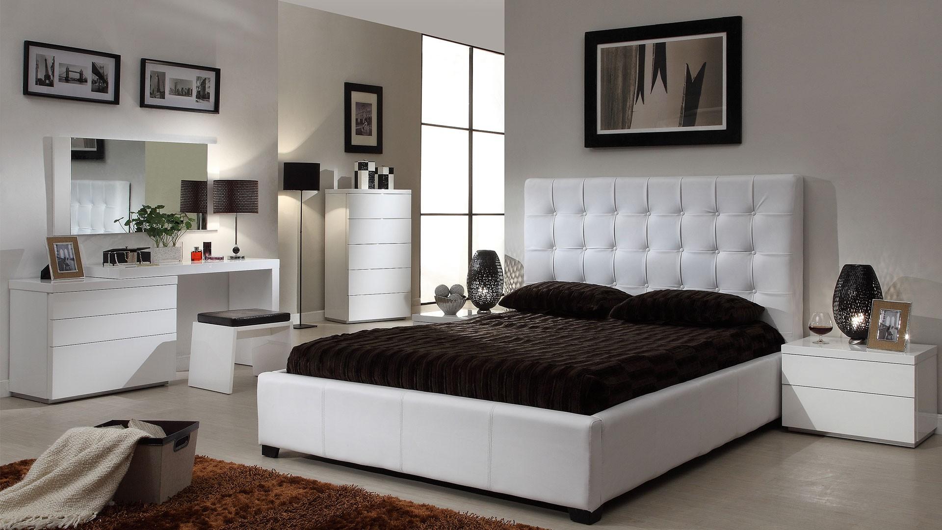 

    
At Home USA Athens Storage Bed White SKUATHQW-ATHENS-WHITE-Q

