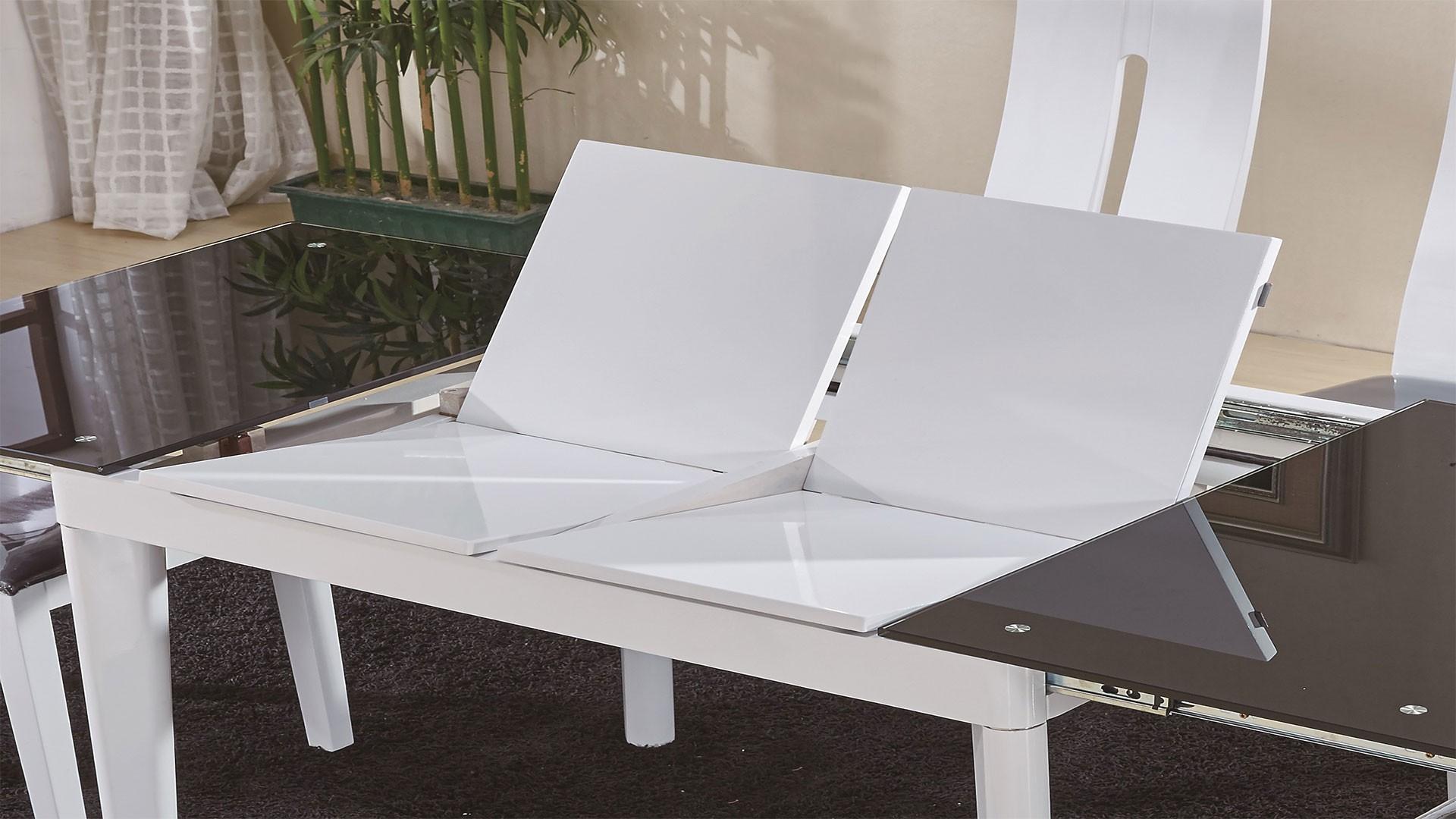

        
At Home USA Gianni Dining Table White  00817696020669
