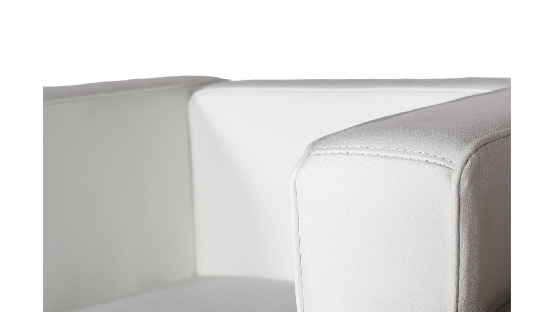 

        
At Home USA Nube Oversized Chair White Leather 00817696021819
