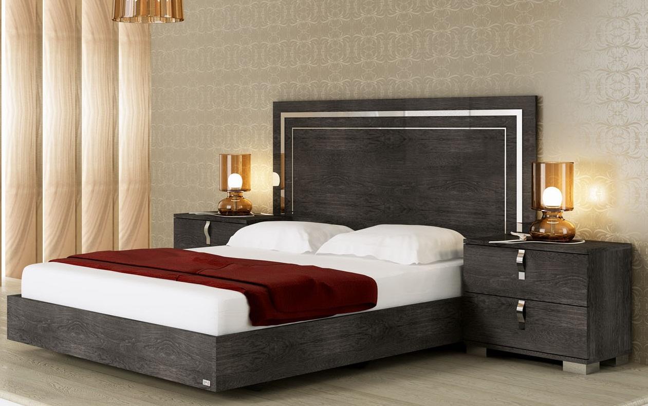 

    
At Home USA Sarah High Gloss Grey King Bedroom Set 3P Contemporary Made in Italy
