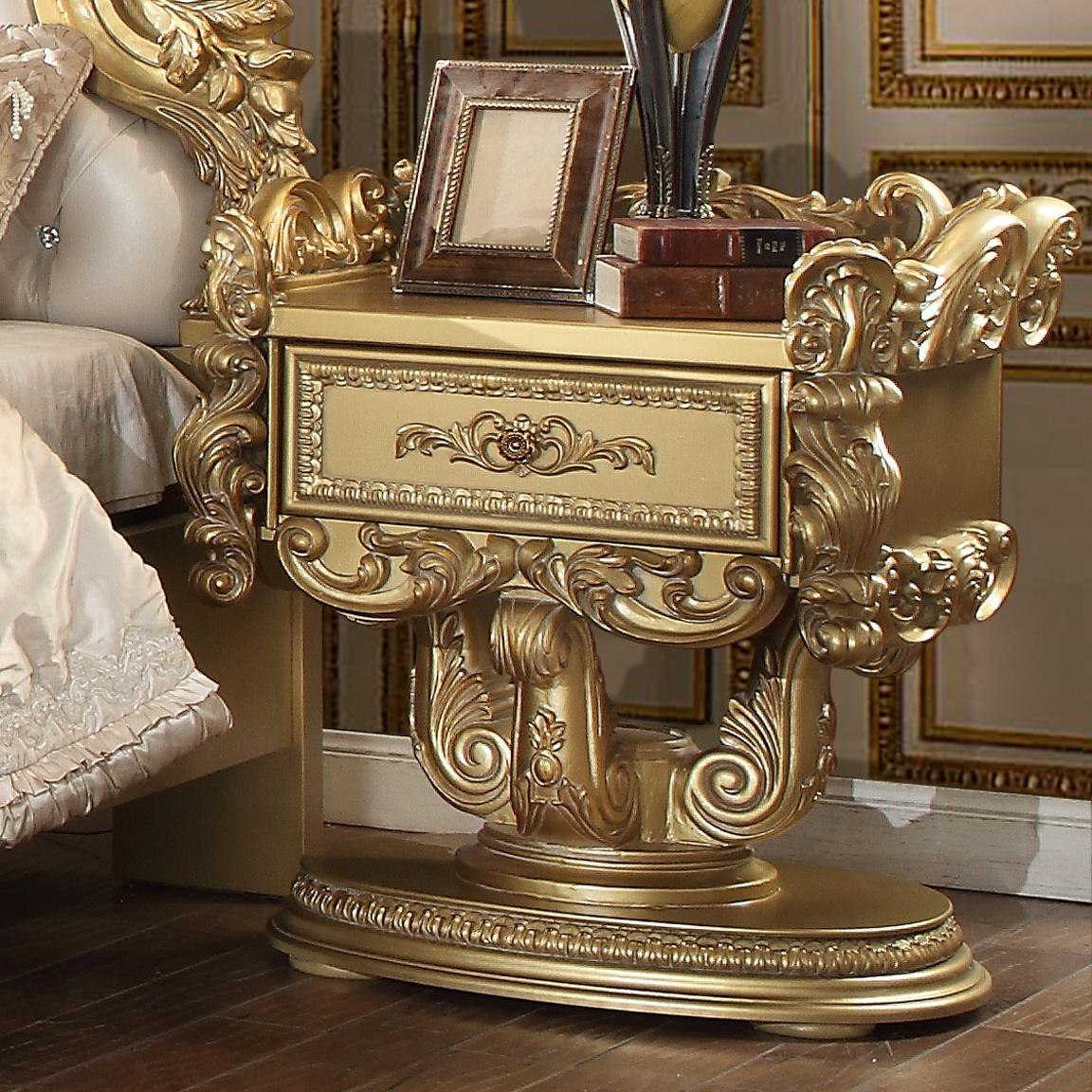 

    
Baroque Rich Gold Nightstand Set 2Pcs Carved Wood Homey Design HD-8086
