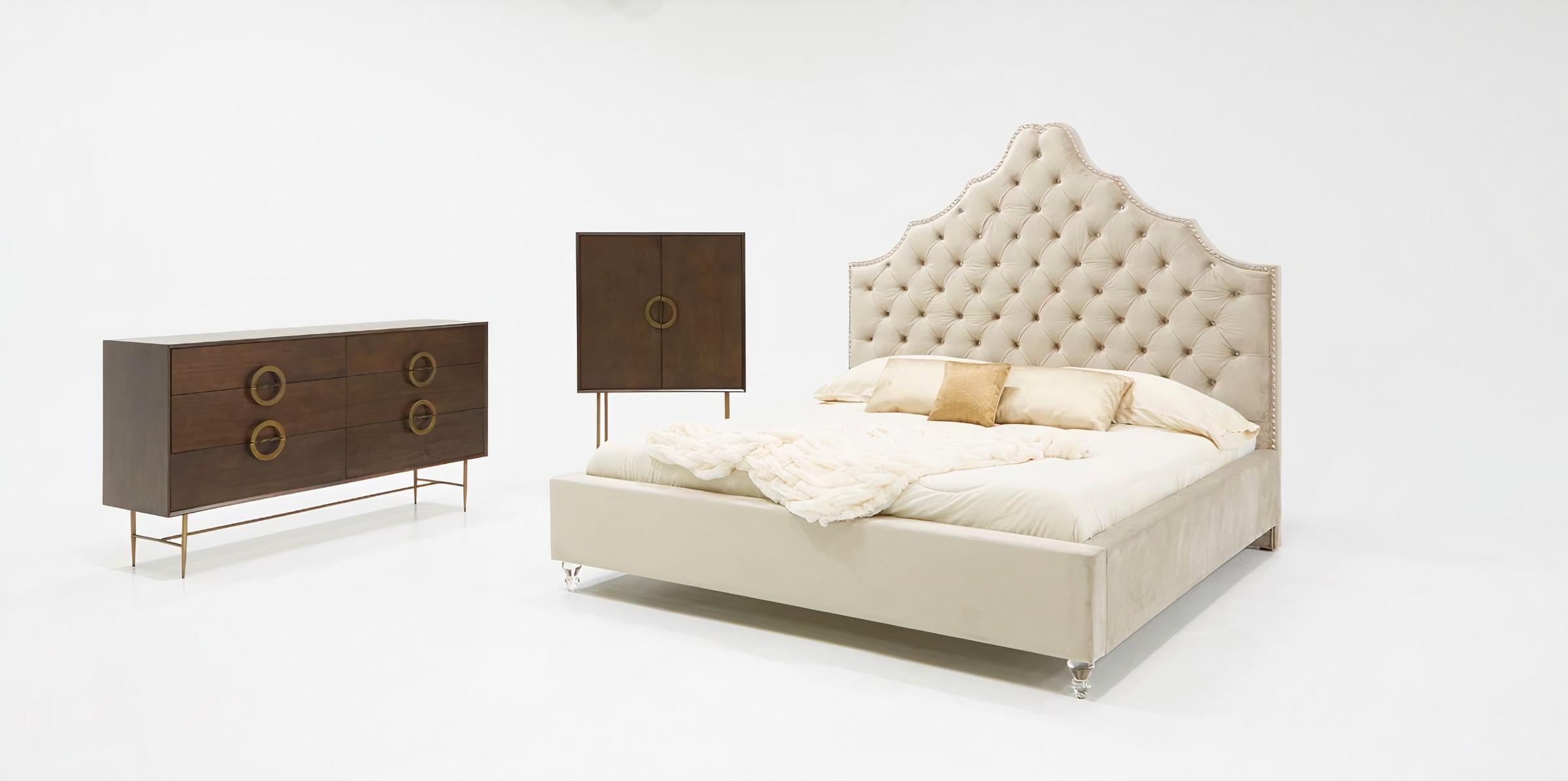 

    
Beige Fabric & Brown King Size Panel Bedroom Set 3Pcs w/Chest by VIG Modrest Sandra
