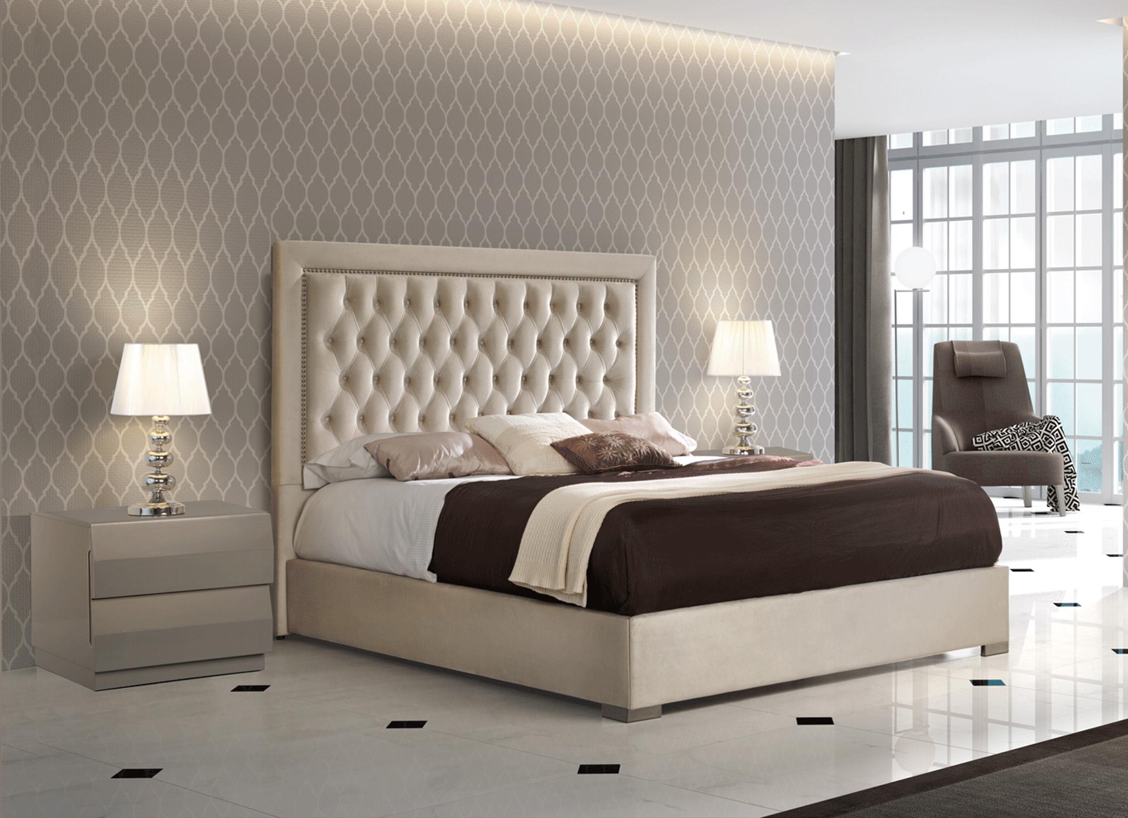 

    
Beige Microfiber & Champagne King Bedroom Set 3Pcs Made in Spain ESF Adagio

