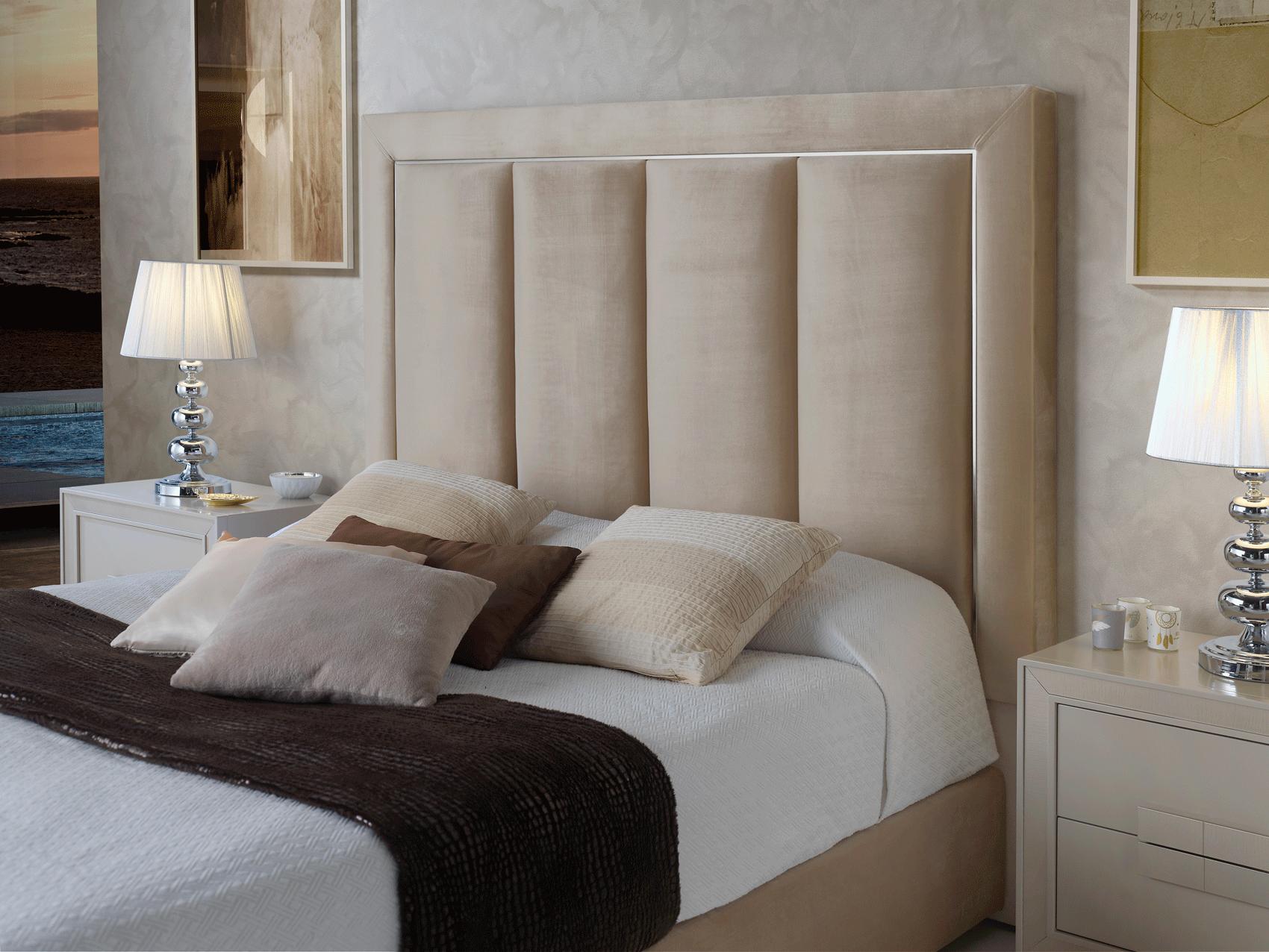 

    
Premium Beige Microfiber Upholstery Queen Bedroom Set 3Pcs Made in Spain ESF Monica

