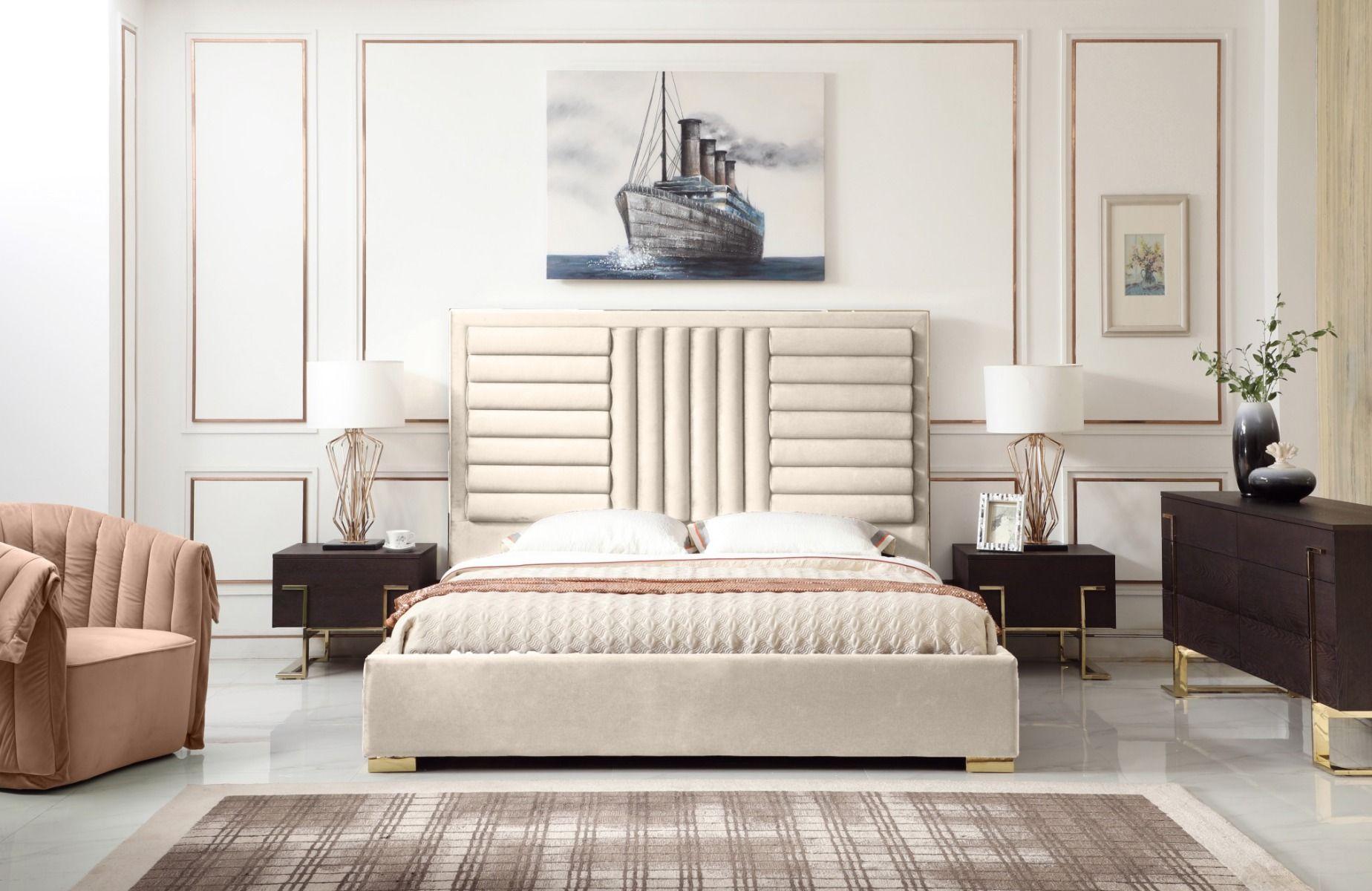 

                    
Buy Beige Velvet & Gold King Size Panel Bedroom Set 3Pcs by VIG Modrest Daystar

