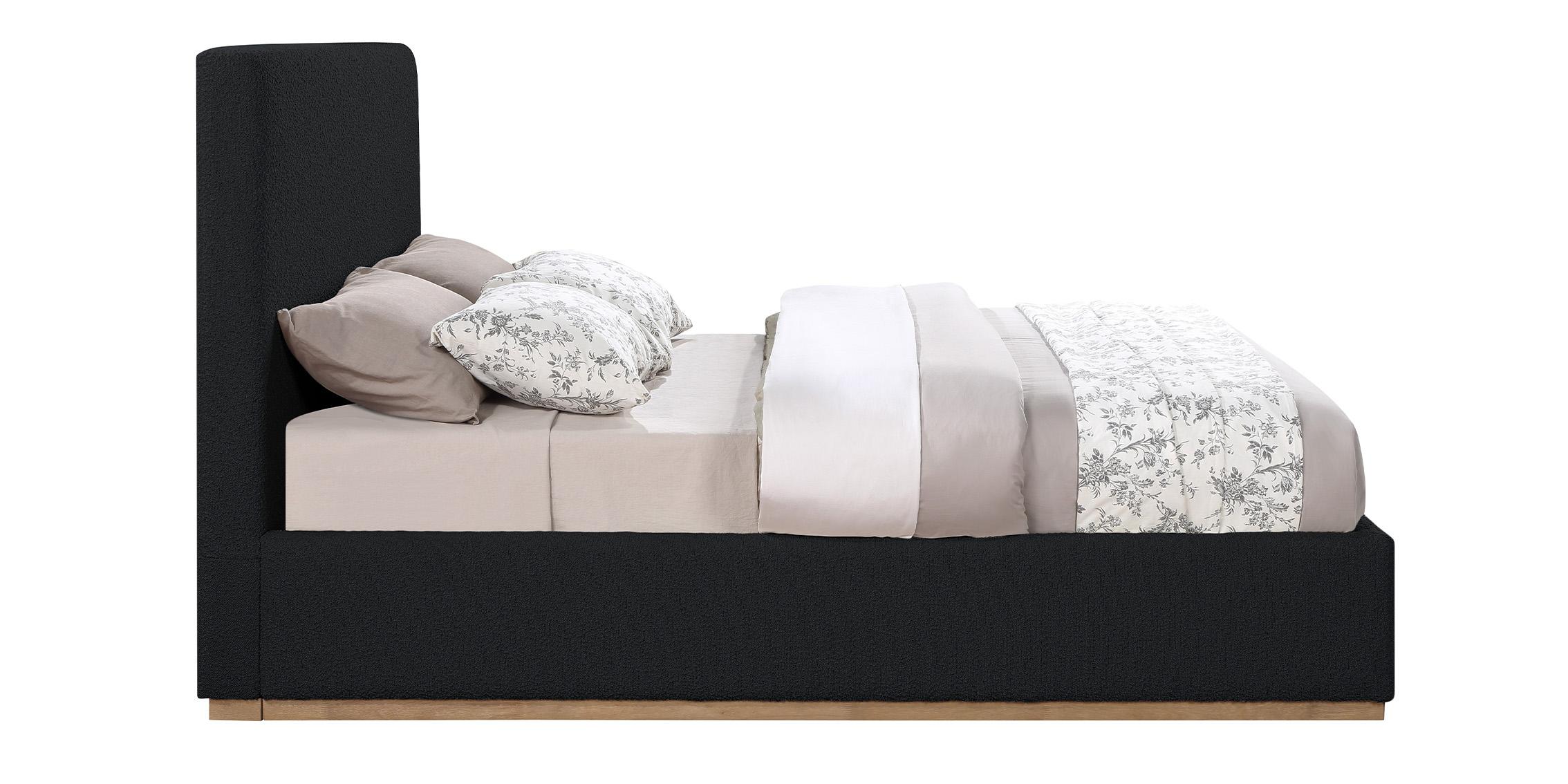 

    
MonacoBlack-Q Meridian Furniture Platform Bed

