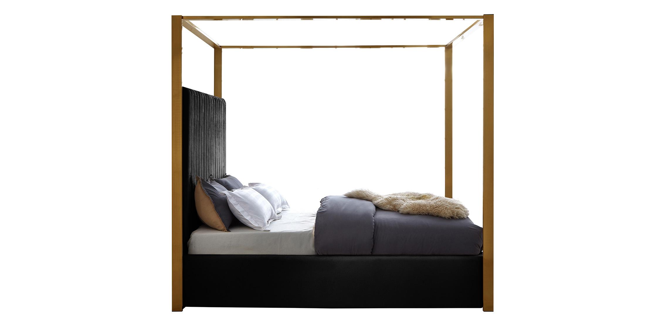 

    
JonesBlack-Q Meridian Furniture Poster Bed
