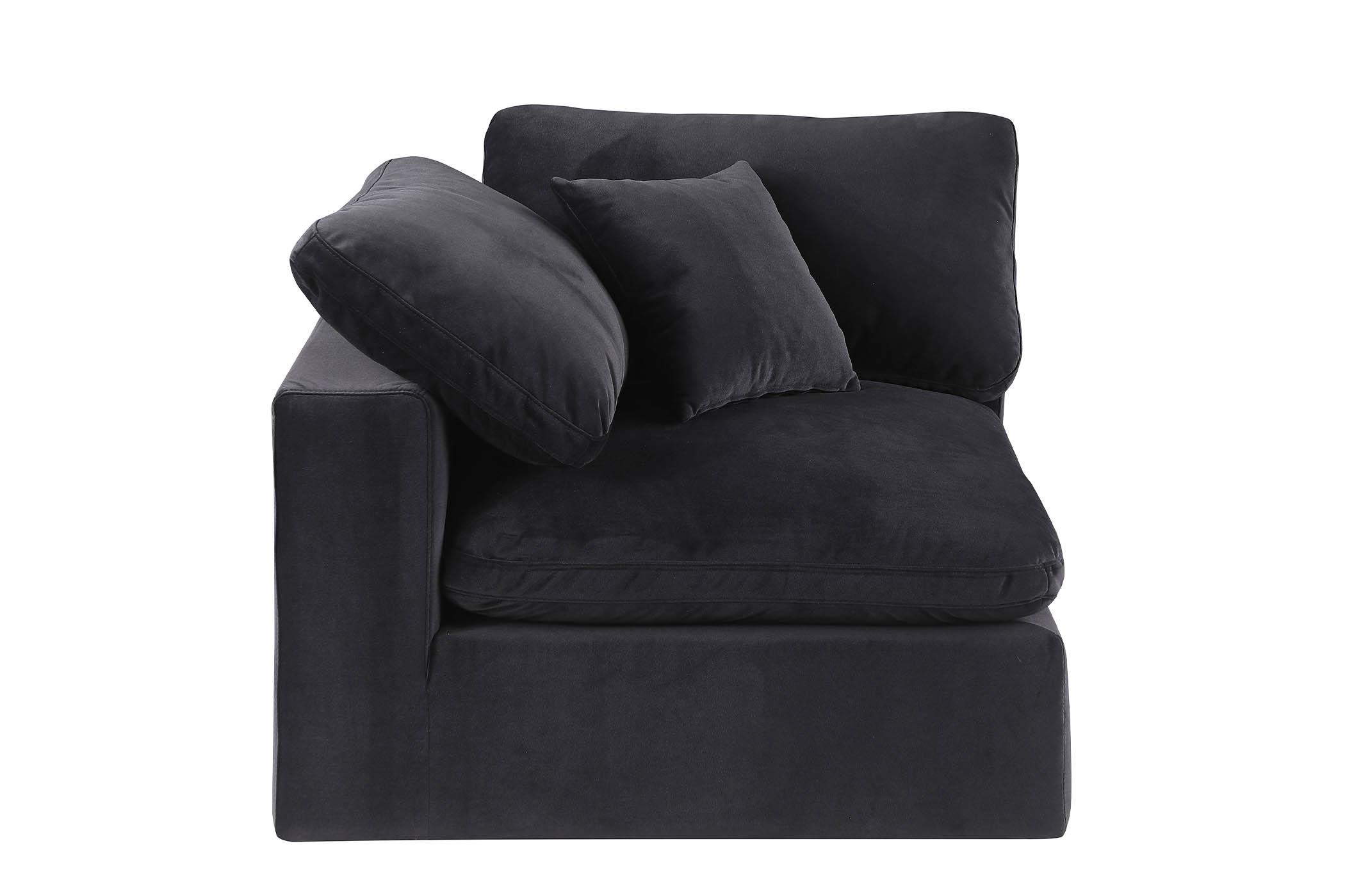 

        
Meridian Furniture 189Black-Corner Corner chair Black Velvet 094308284705
