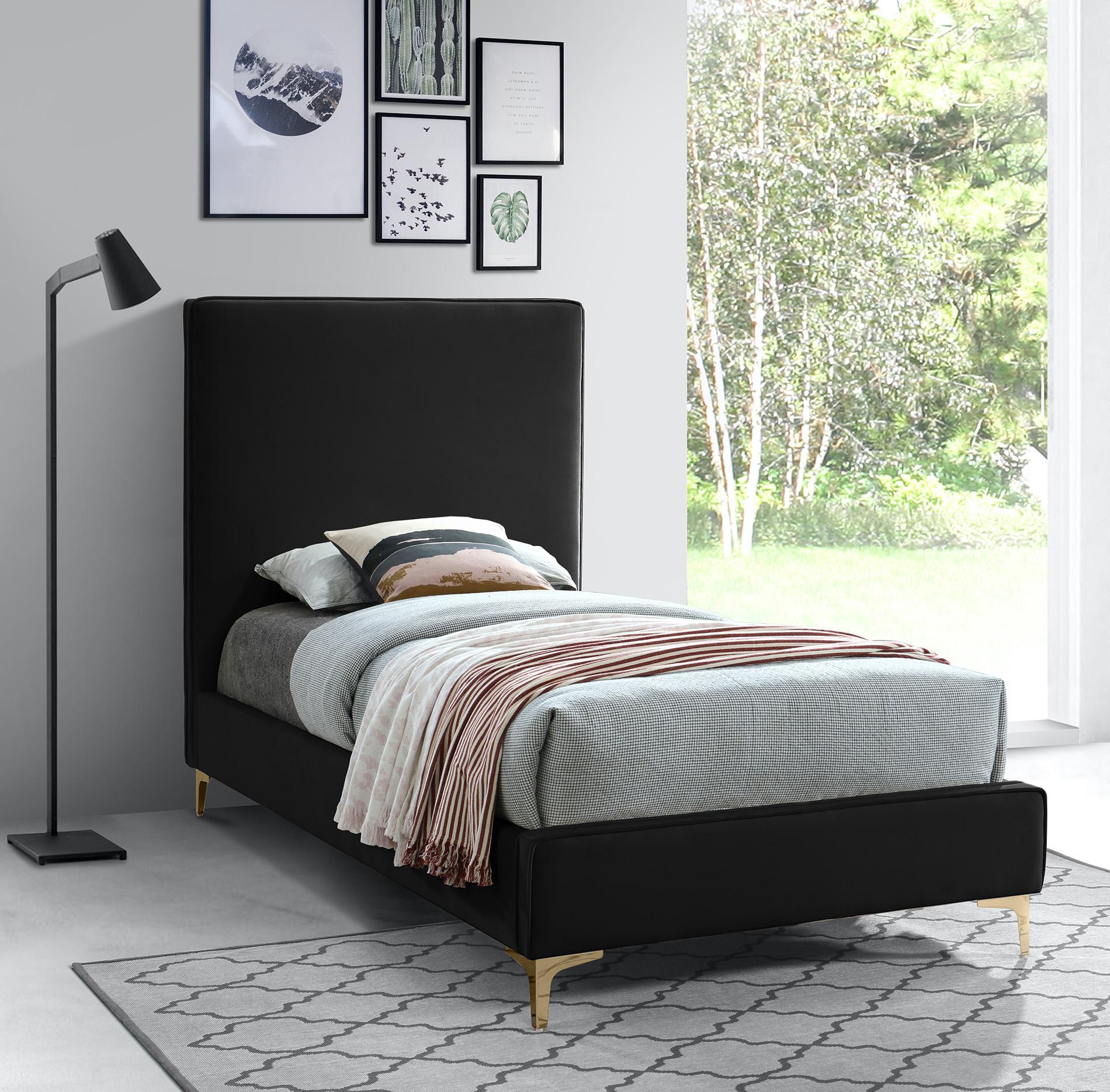 

    
Meridian Furniture GERI GeriBlack-T Platform Bed Black GeriBlack-T
