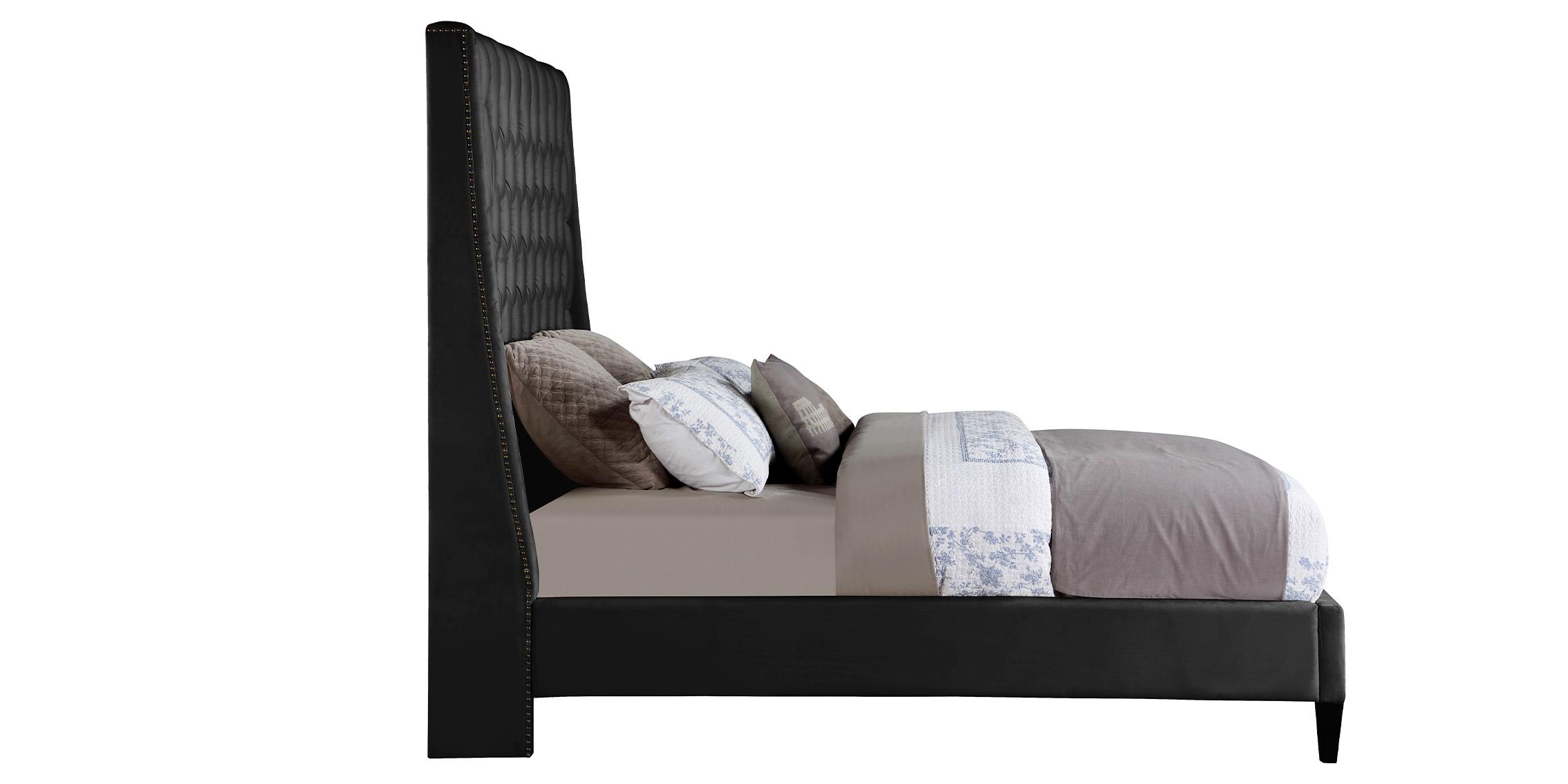 

        
Meridian Furniture FRITZ FritzBlack-K Platform Bed Black Velvet 094308251486
