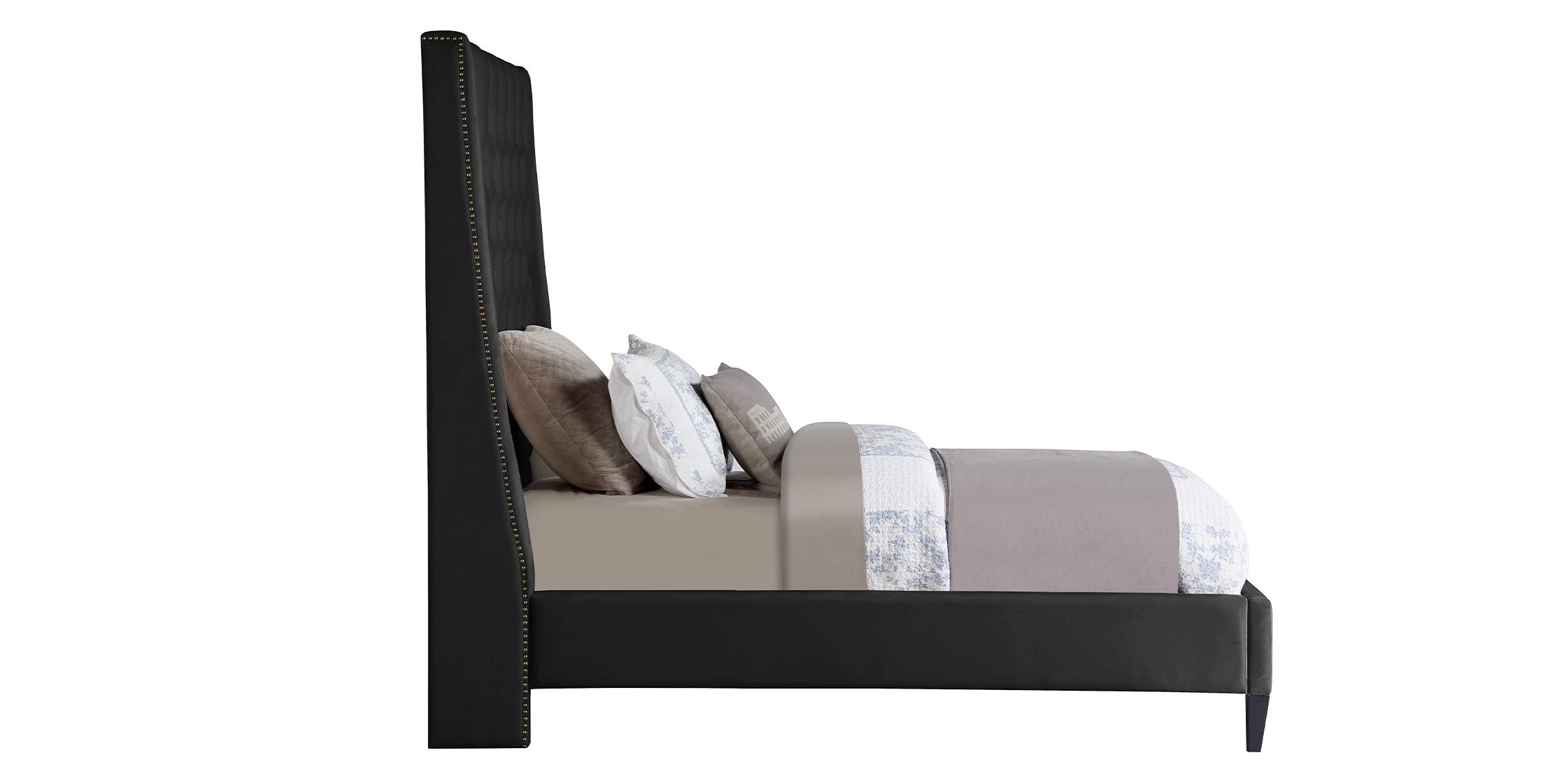

        
Meridian Furniture FRITZ FritzBlack-T Platform Bed Black Velvet 094308251455
