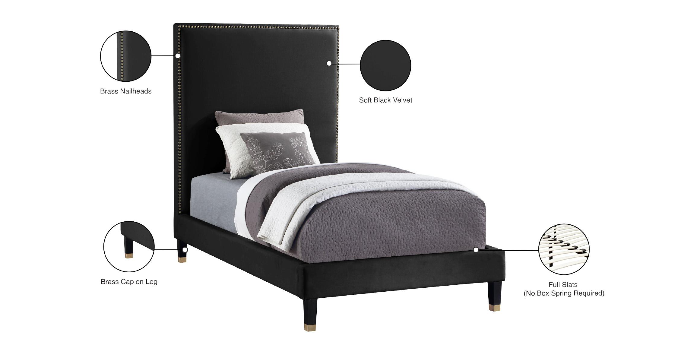 

    
HarlieBlack-T Meridian Furniture Platform Bed
