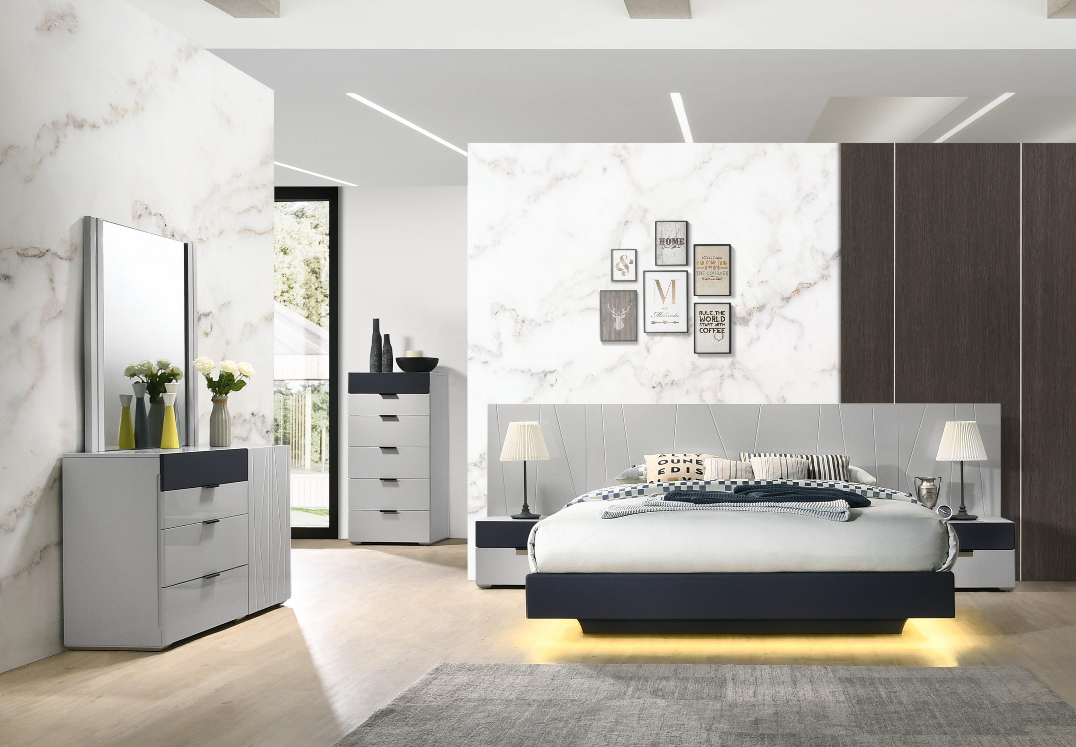 

    
Navy & Light Gray Finish Lighted Platform Queen Bedroom Set 5Pcs Modern J&M Marsala
