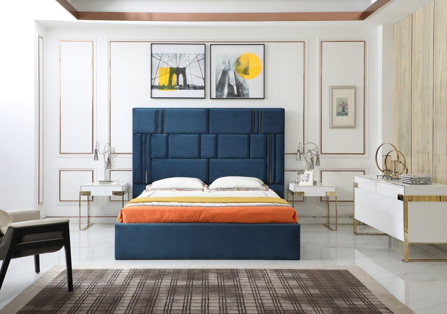 

    
VIG Furniture Adonis Panel Bedroom Set White/Blue VGVCBD096-19-Q-4pcs
