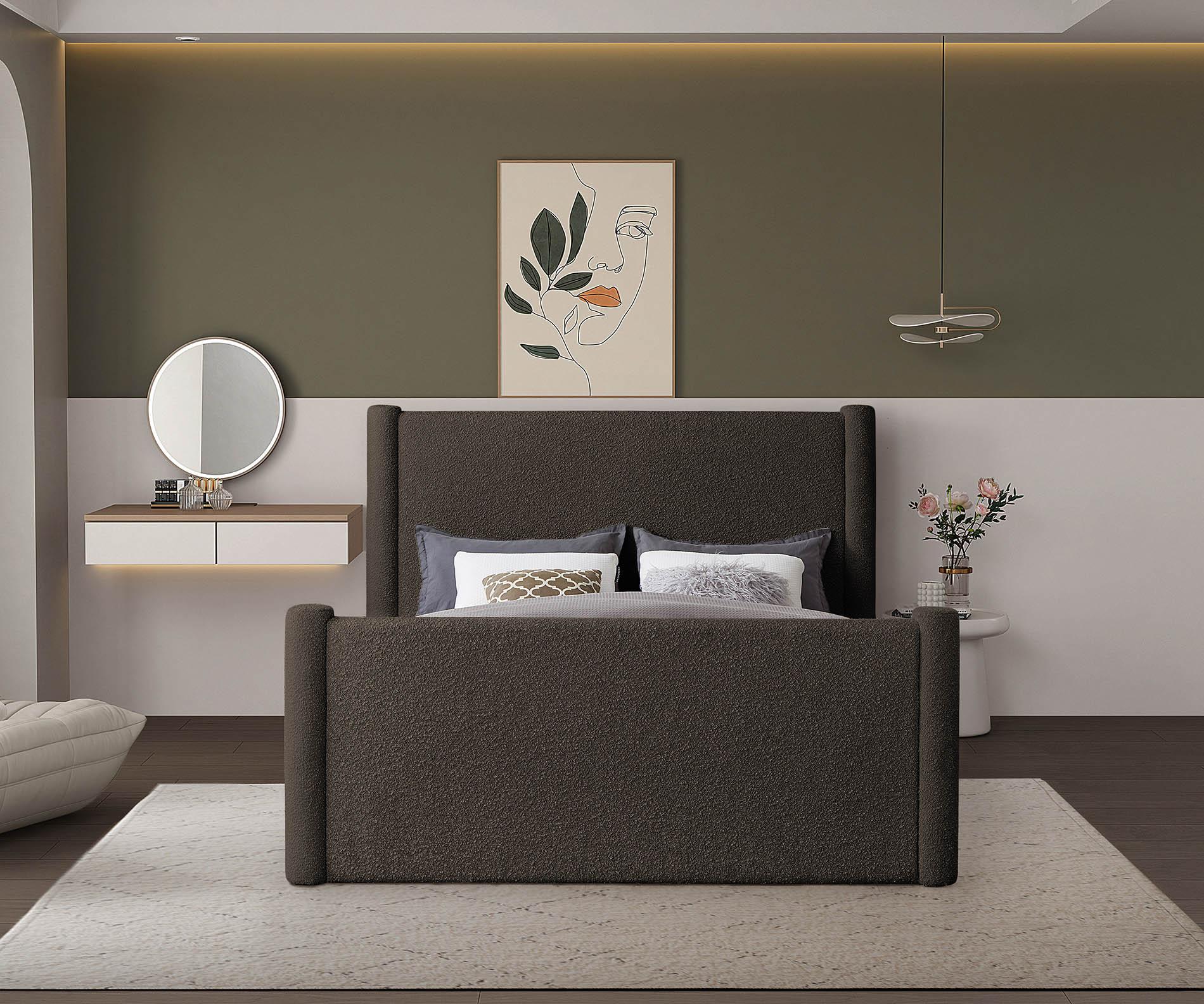 

        
Meridian Furniture ELIAS B1299Brown-F Panel Bed Brown Boucle 094308309637
