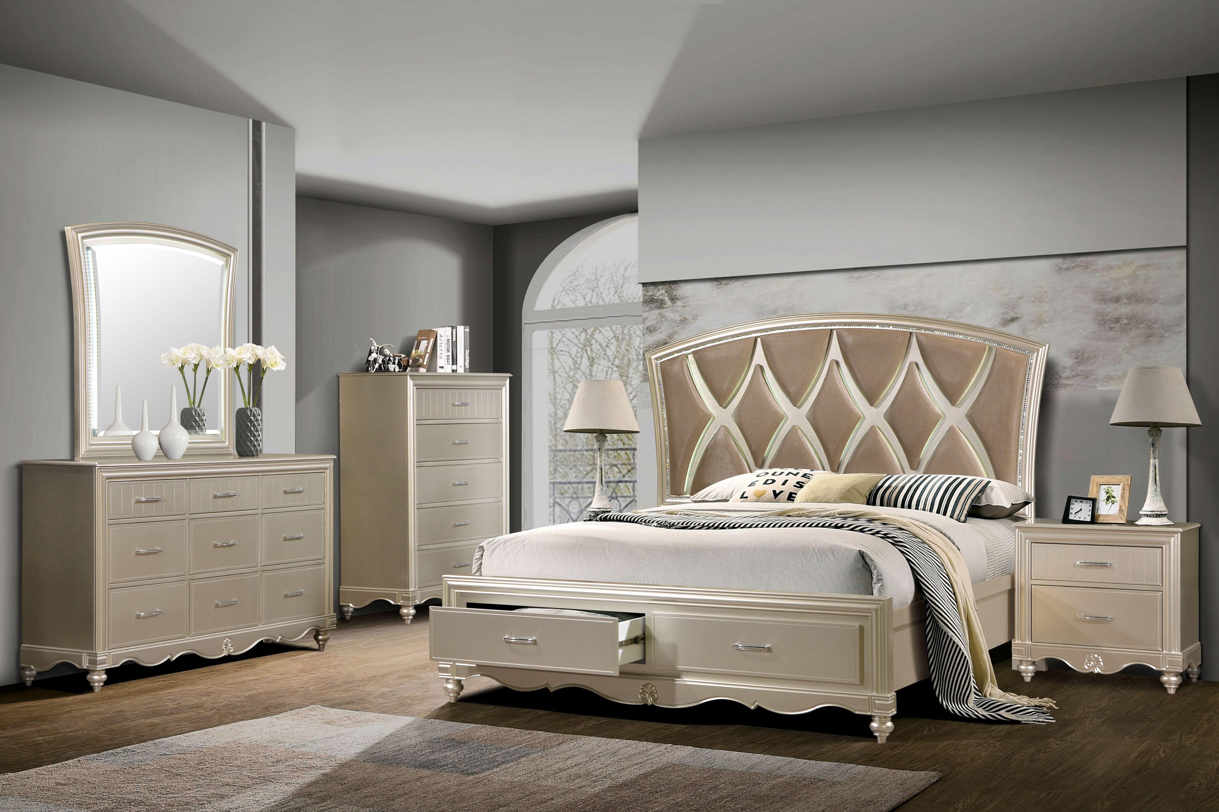 Transitional Panel Bedroom Set Faisal Faisal-Q-Set-5 in Champagne 