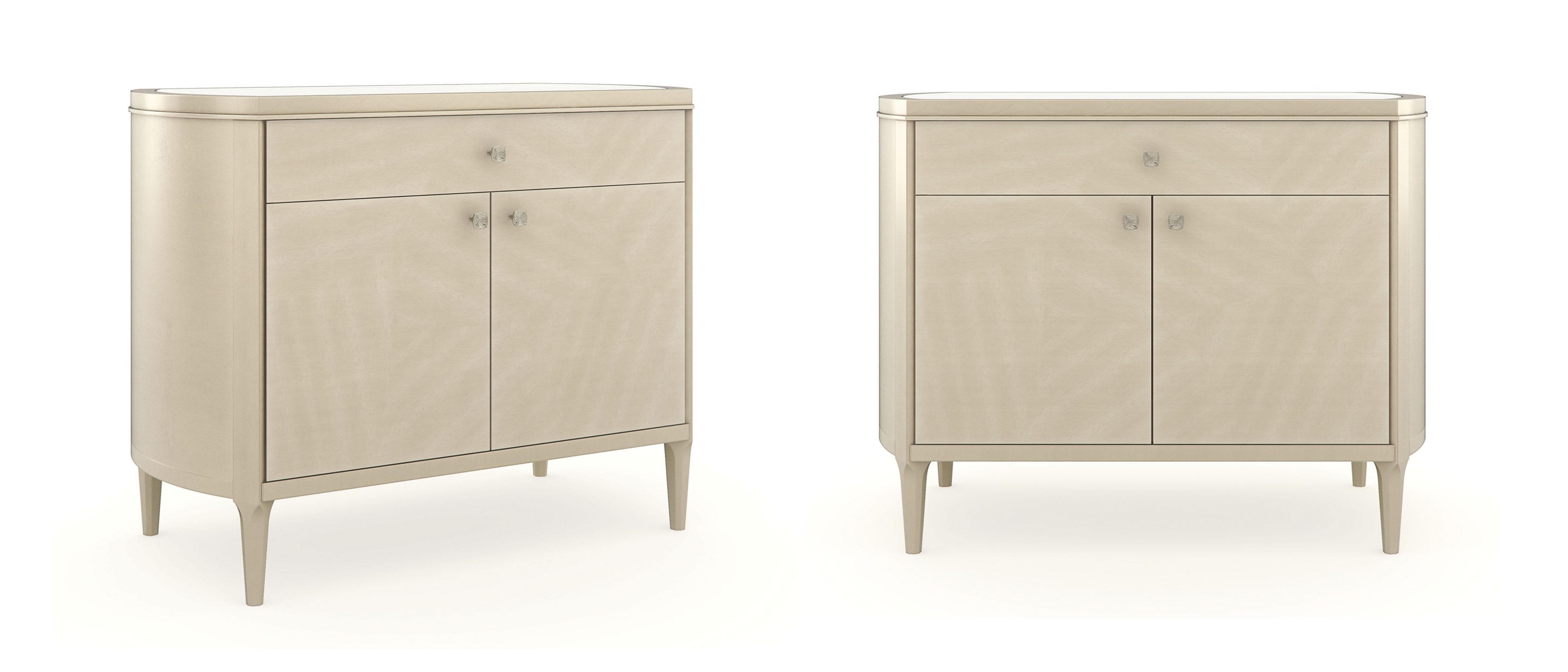 

    
Champagne Pearl & Natural Glow Finish Nightstand Set 2Pcs A LITTLE FANCY by Caracole
