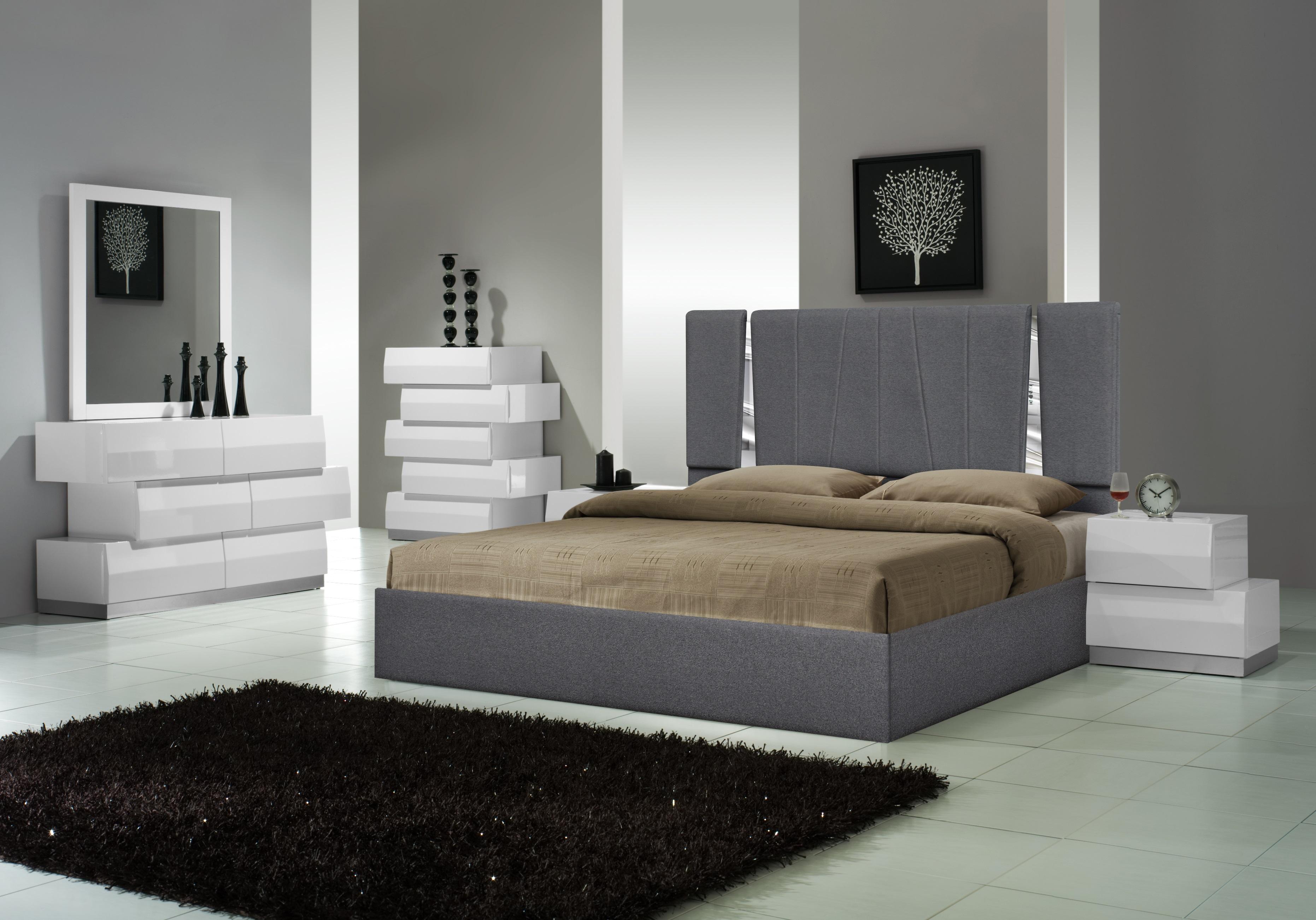 

    
SKU 18710 J&M Furniture Platform Bed
