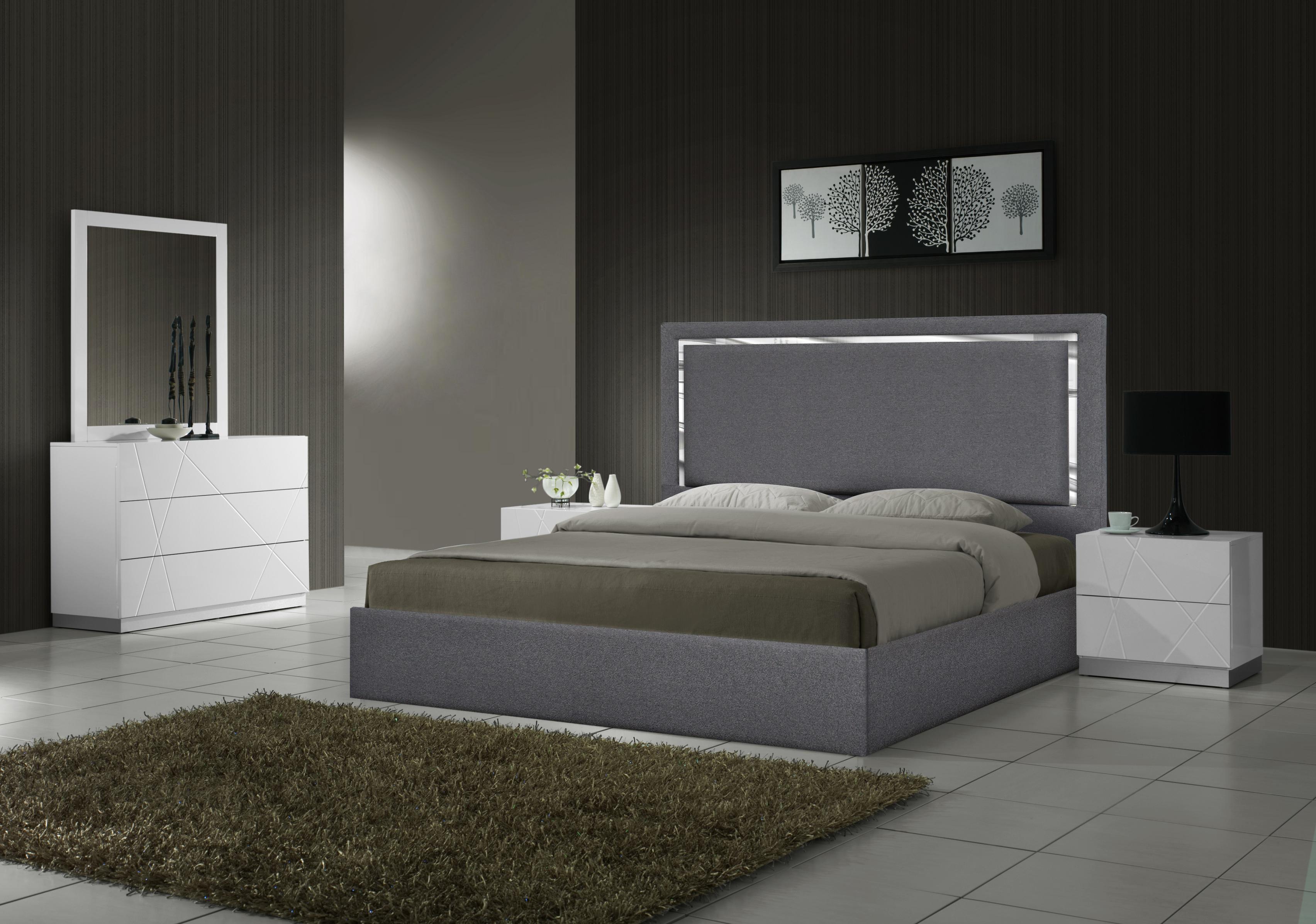 

    
J&M Furniture Monet Platform Bed Charcoal SKU 18740-EK-Bed
