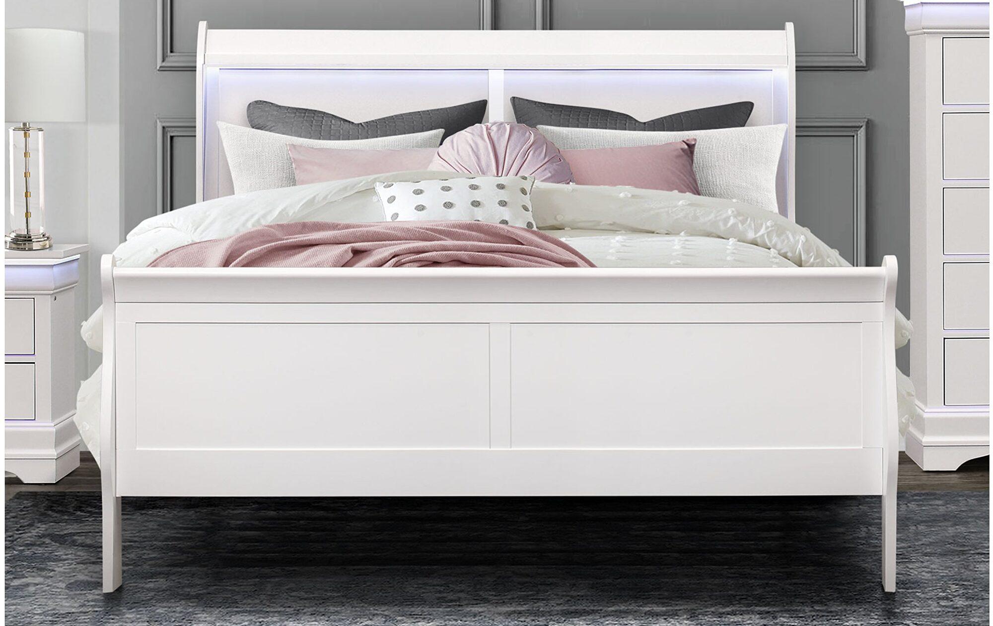 

    
Global Furniture USA CHARLIE Platform Bedroom Set White CHARLIE-WHITE-KB-Set-3
