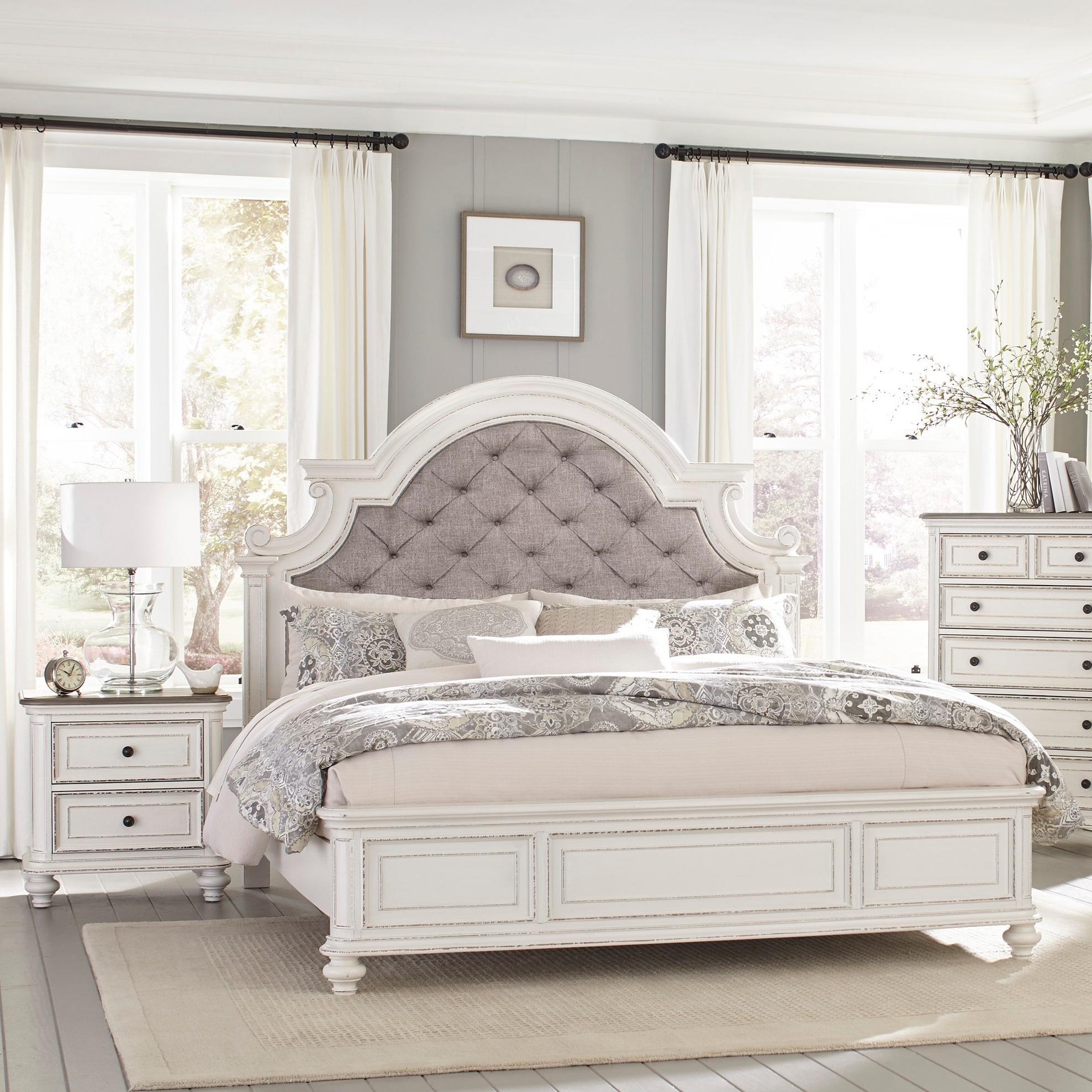 Classic Bedroom Set 1624KW-1EK-3PC Baylesford 1624KW-1EK-3PC in Antique White Polyester