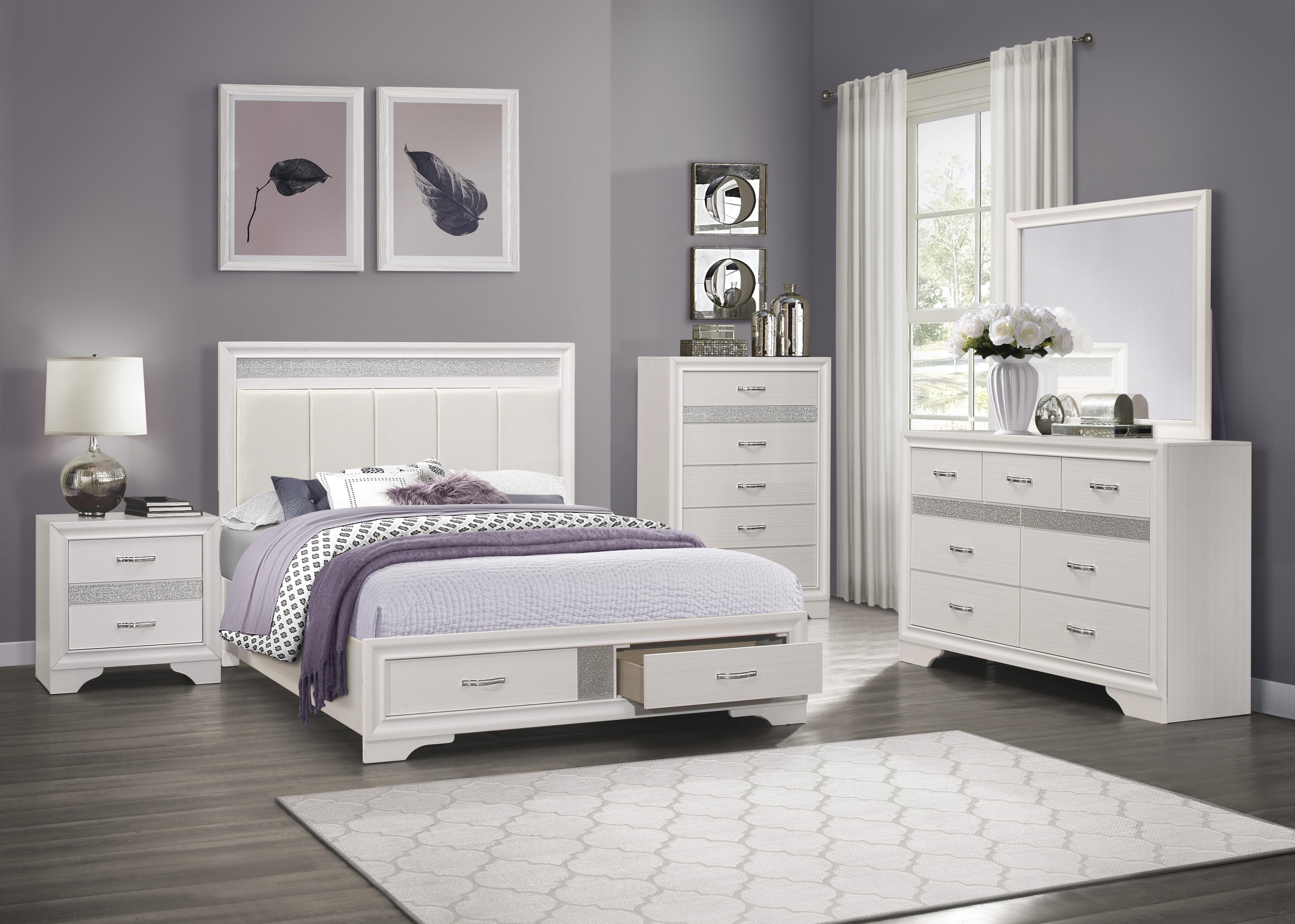 

    
Glam White & Silver Glitter Wood Queen Bedroom Set 5pcs Homelegance 1505W-1-5PC Luster
