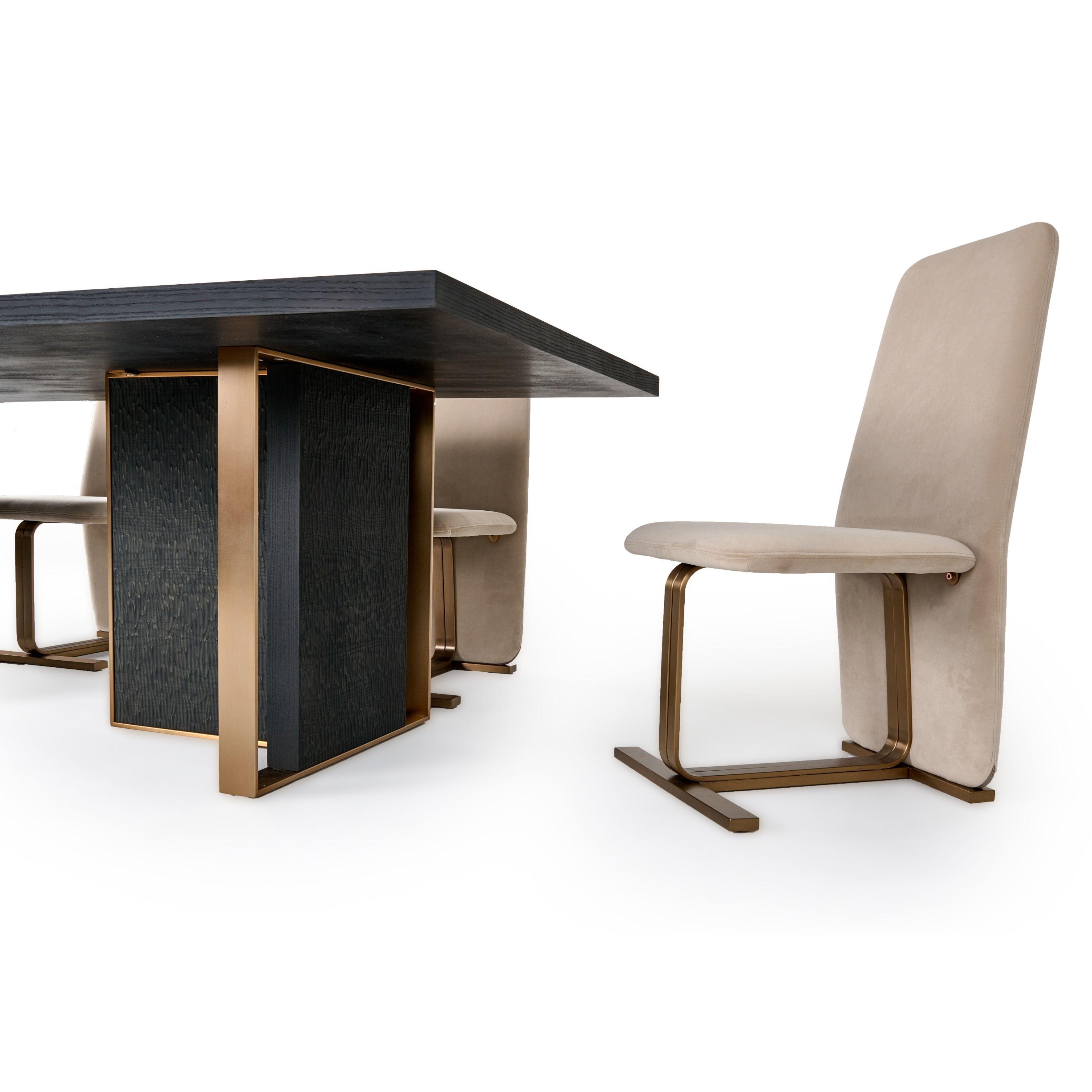 

    
 Photo  Contemporary Black/Gold Ash Veneer Dining Table VIG Furniture Modrest Tasha VGVCT2308
