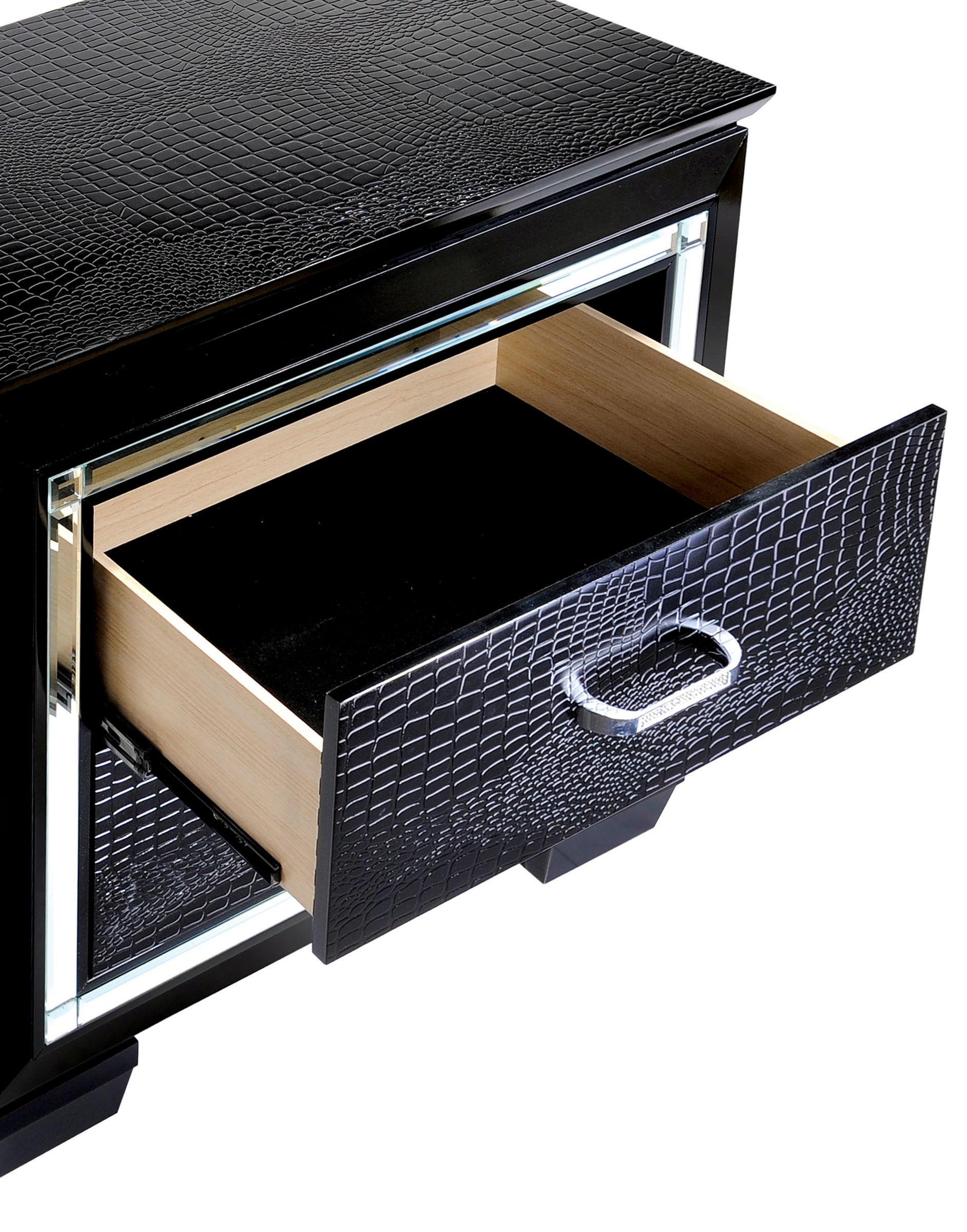 

    
Contemporary Black Solid Wood Nightstand Furniture of America CM7979BK-N Bellanova
