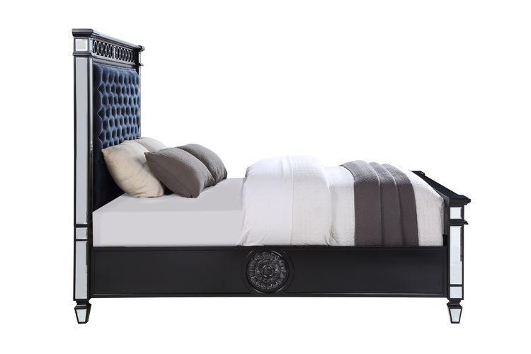 

    
Acme Furniture Varian II King Bed BD00583EK-EK Panel Bed Navy/Silver/Black BD00583EK-EK
