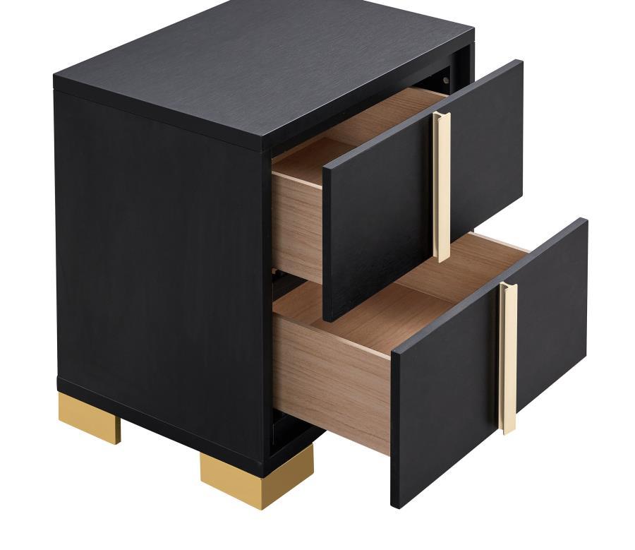 

        
65195159498979Contemporary Black Wood Full Panel Bedroom Set 3PCS Coaster Marceline 222831F
