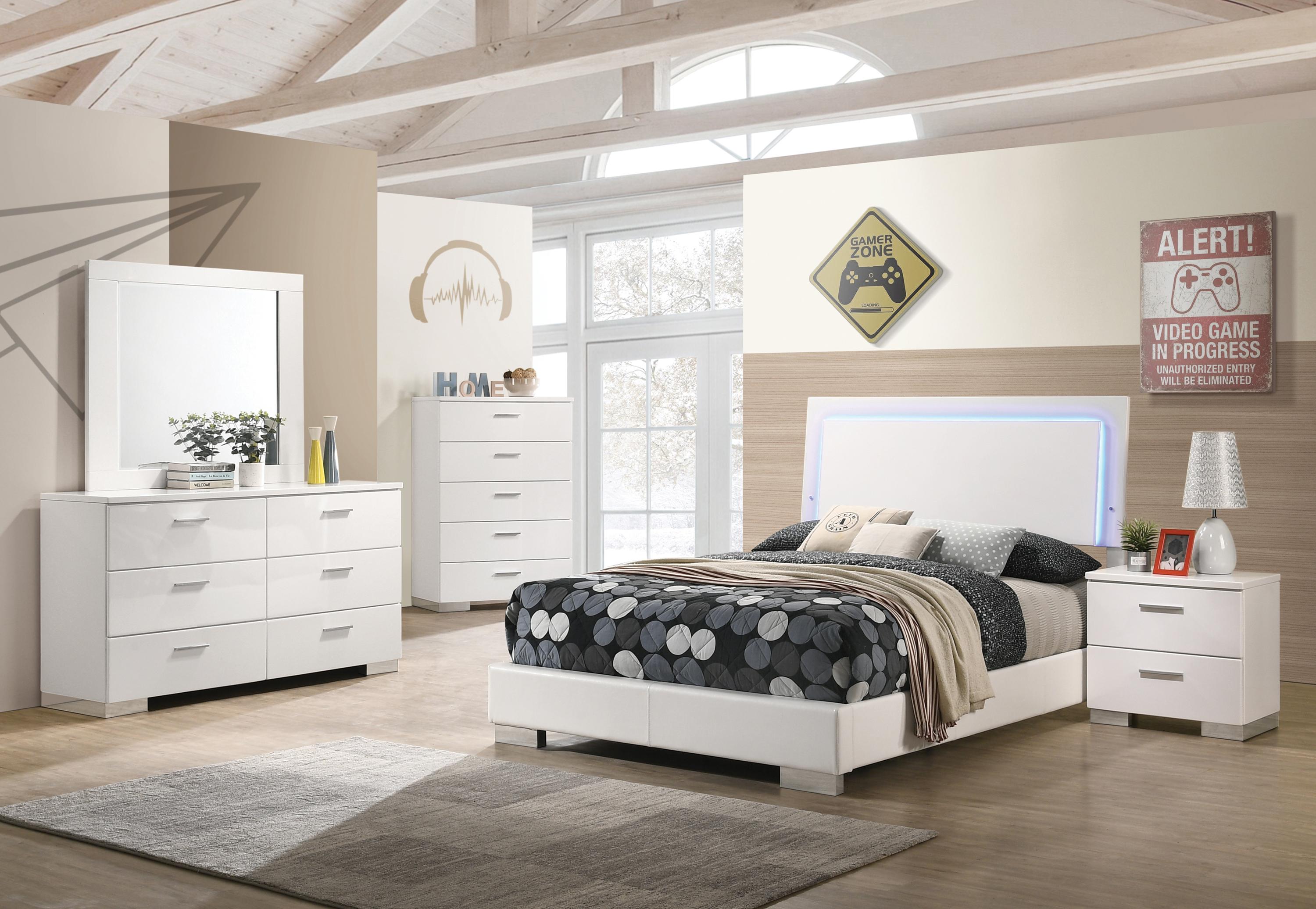 

    
Contemporary Glossy White Wood Full Bedroom Set 6pcs Coaster 203500F Felicity
