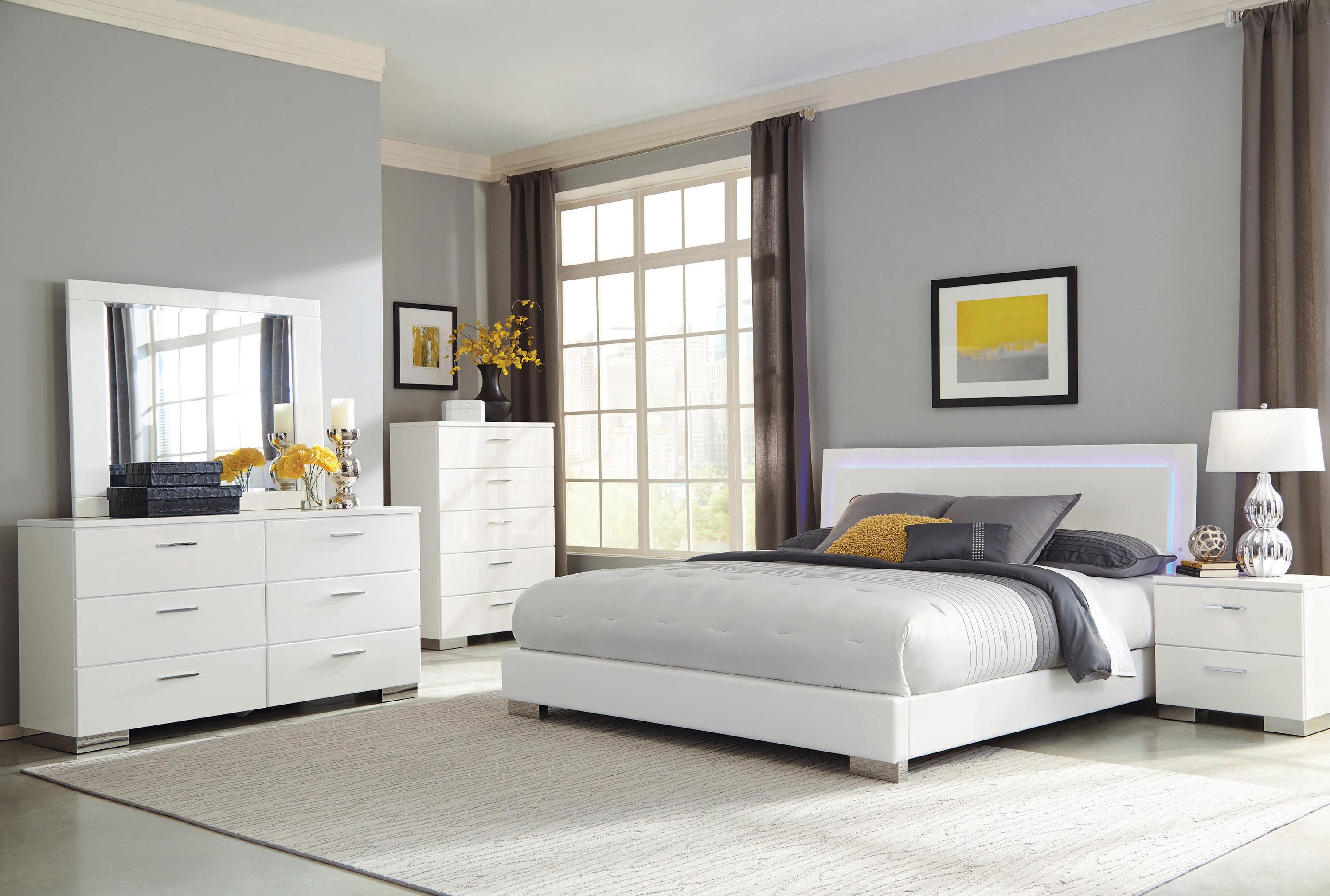 

    
Contemporary Glossy White Wood Queen Bedroom Set 3pcs Coaster 203500Q Felicity
