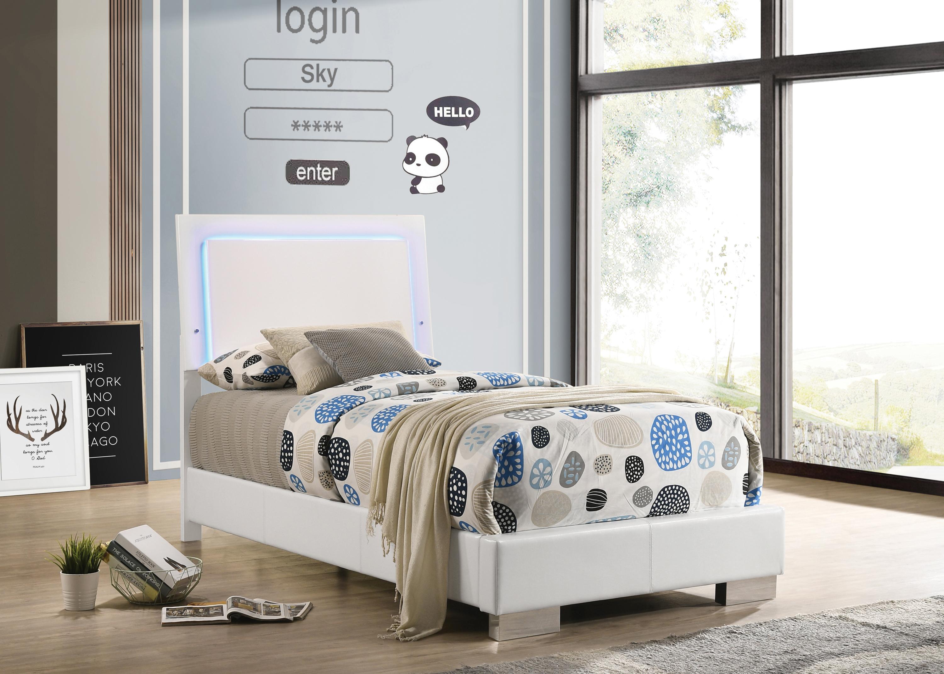 

    
Contemporary Glossy White Wood Twin Bed Coaster 203500T Felicity
