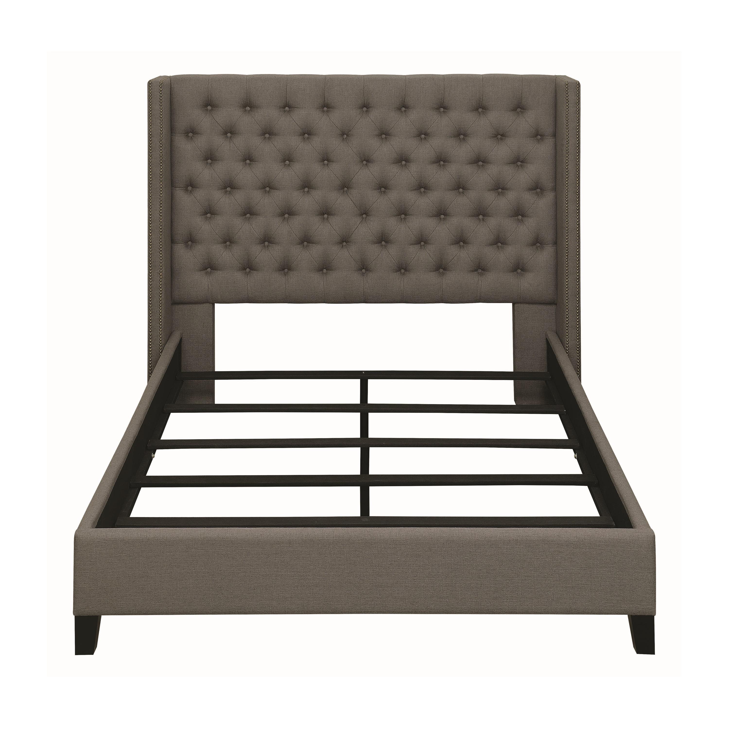 

    
Contemporary Gray Fabric Queen Bed Coaster 301405Q Bancroft
