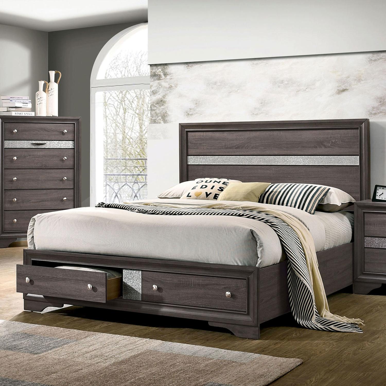 

    
Contemporary Gray Solid Wood King Bedroom Set 3pcs Furniture of America CM7552GY Chrissy
