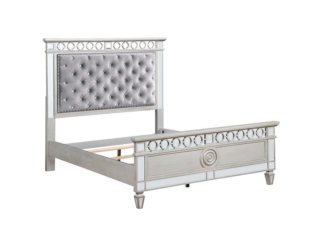 

    
Contemporary Gray Velvet, Silver & Mirrored Full Bed by Acme Varian BD01411F

