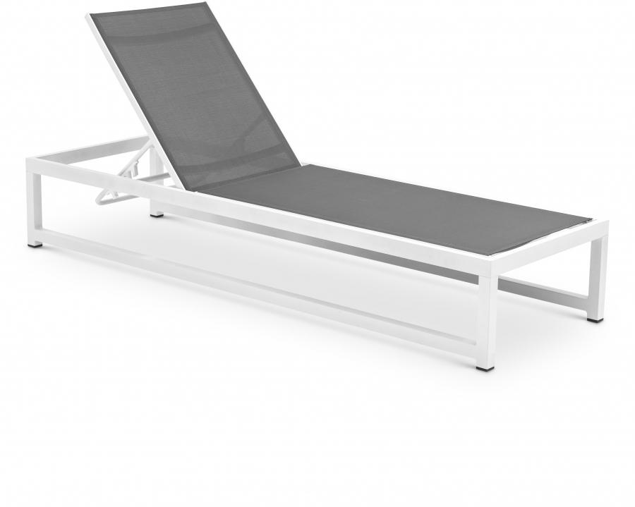

    
Contemporary Gray/White Aluminium Chaise Lounge Meridian Furniture Maldives 347Grey-CL
