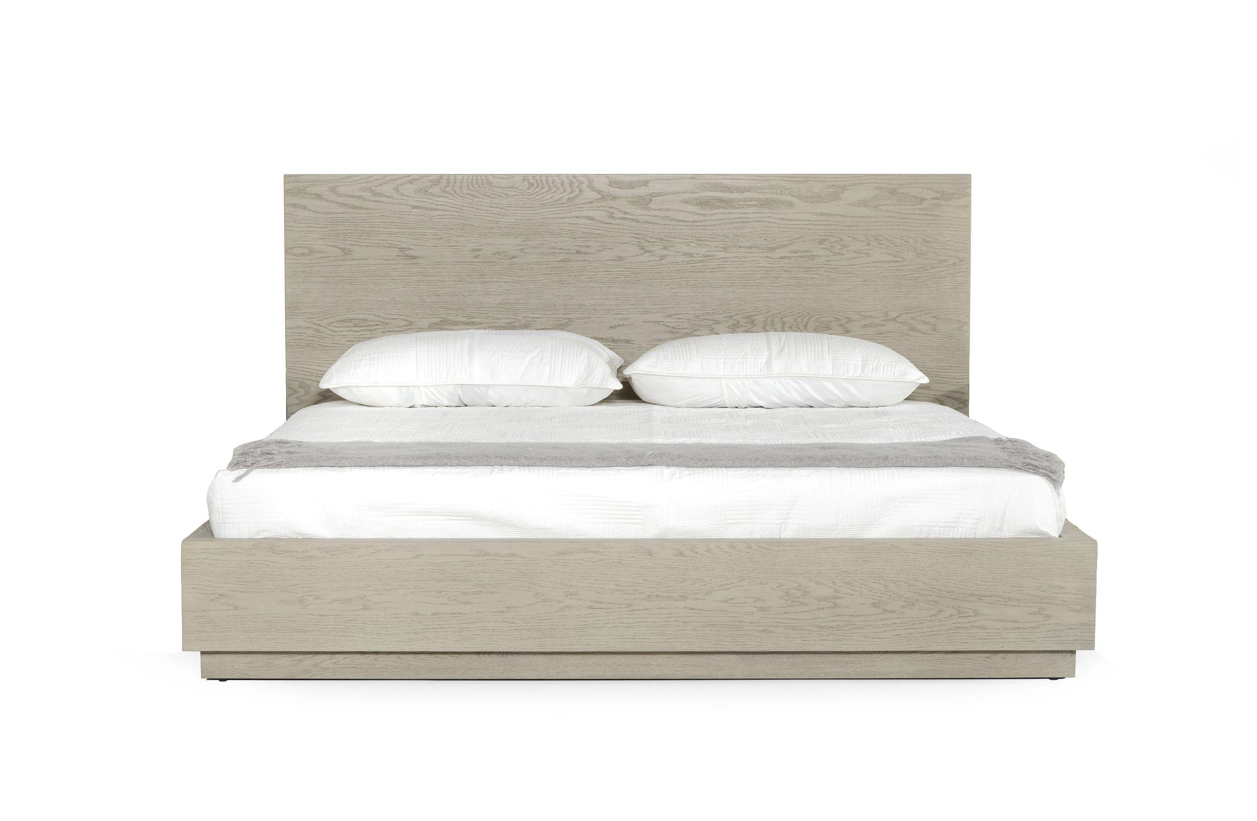 

    
Oak & Silver Queen Size Panel Bed by VIG Modrest Samson
