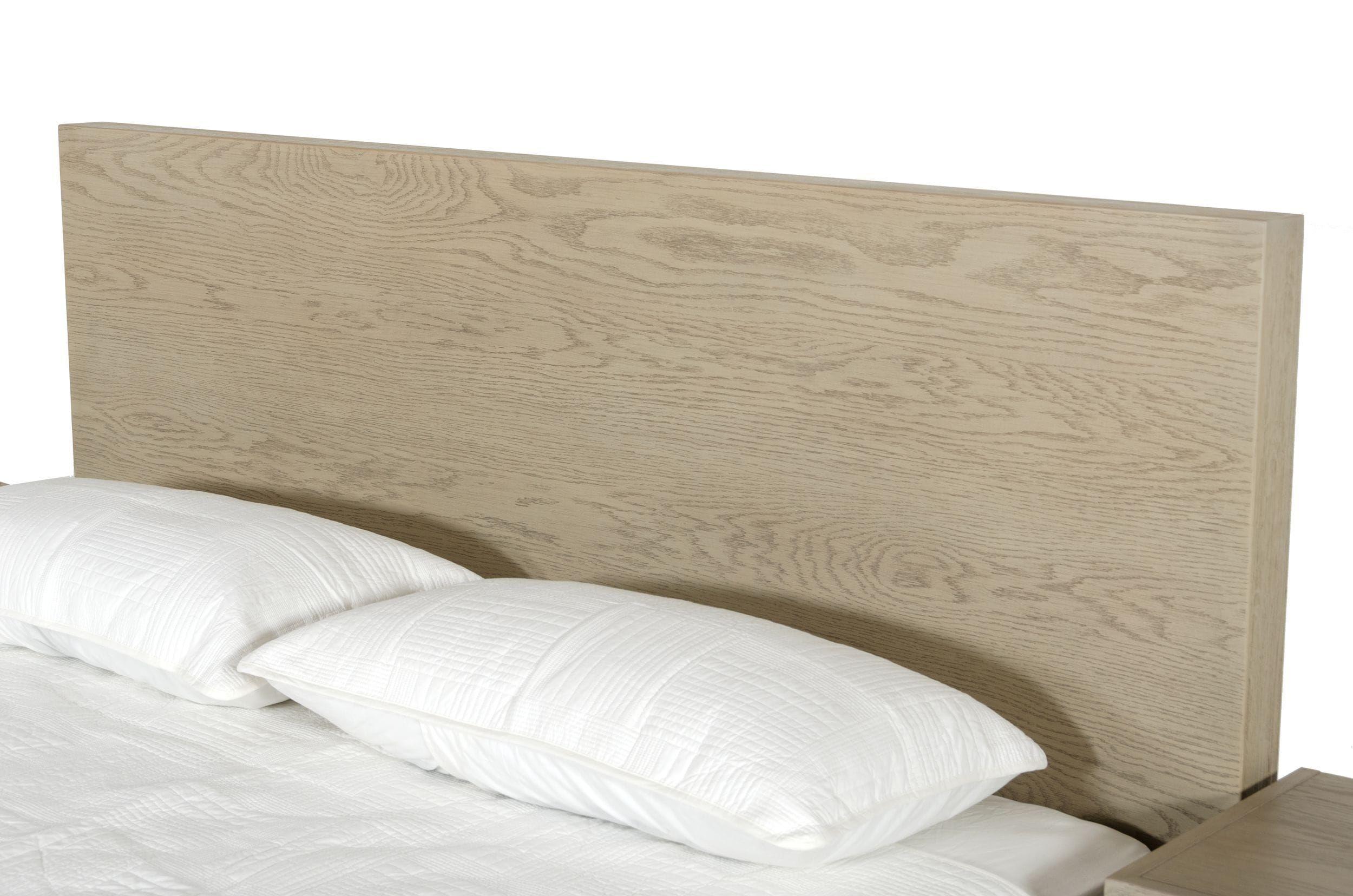 

    
Oak & Silver Queen Size Panel Bed by VIG Modrest Samson
