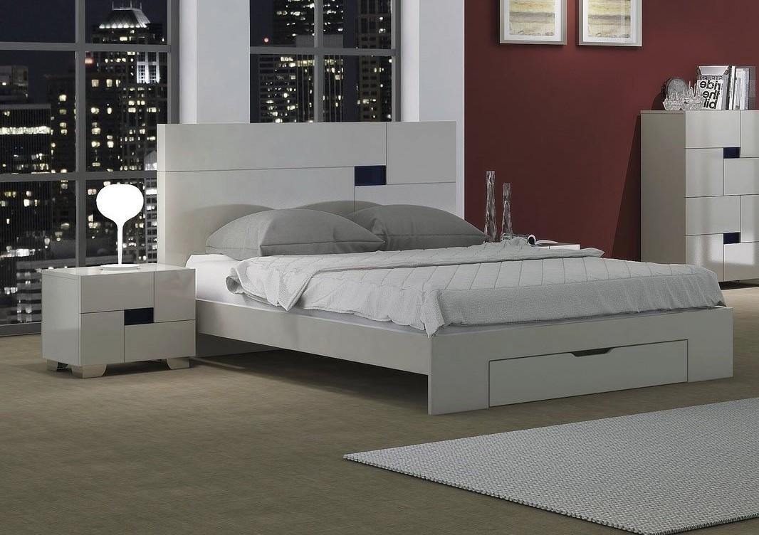 

    
Light Gray Lacquer Storage King Bedroom Set 5Pcs Modern Gina Global United

