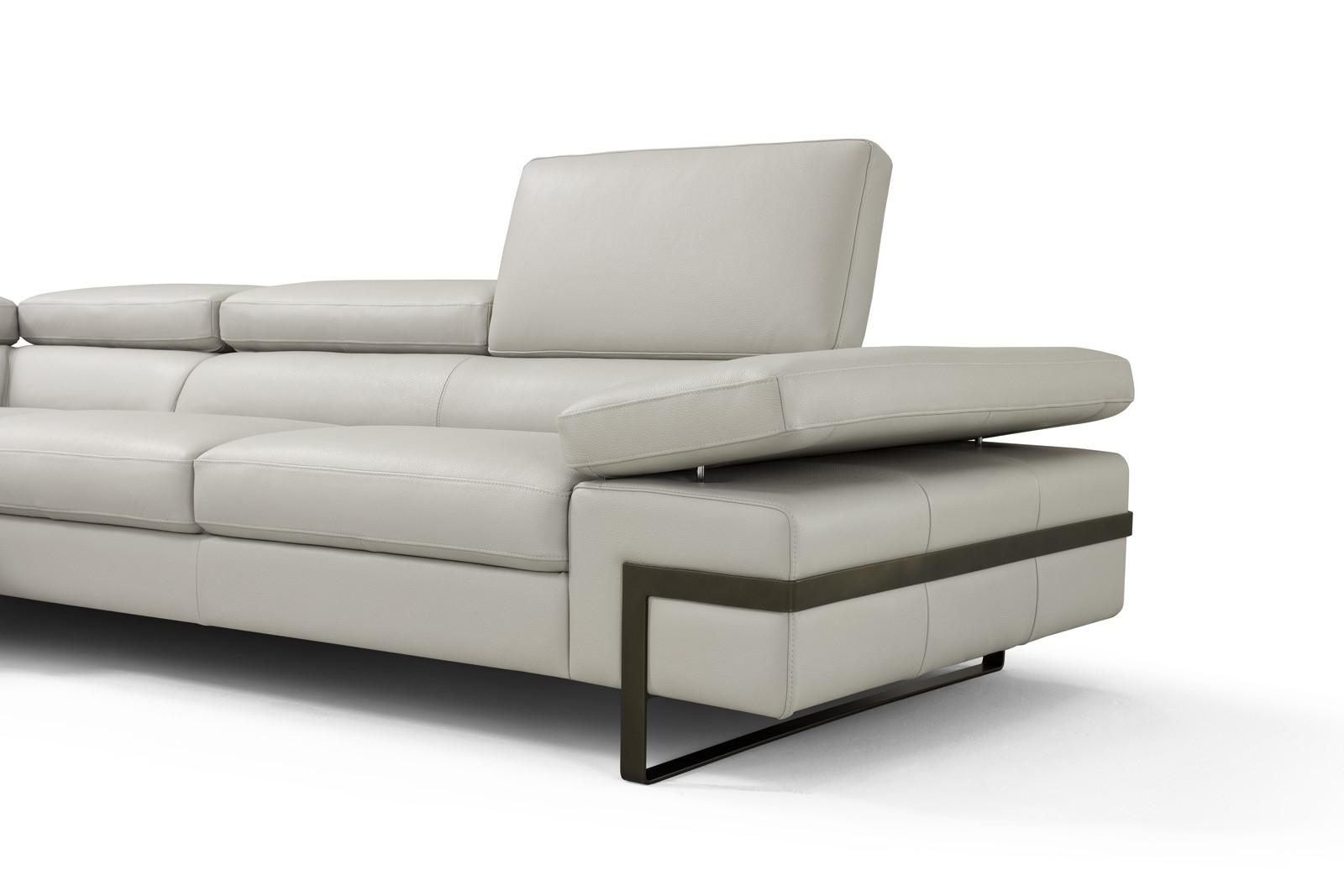 

    
J&M Furniture Rimini Sectional Sofa Light Grey 17774
